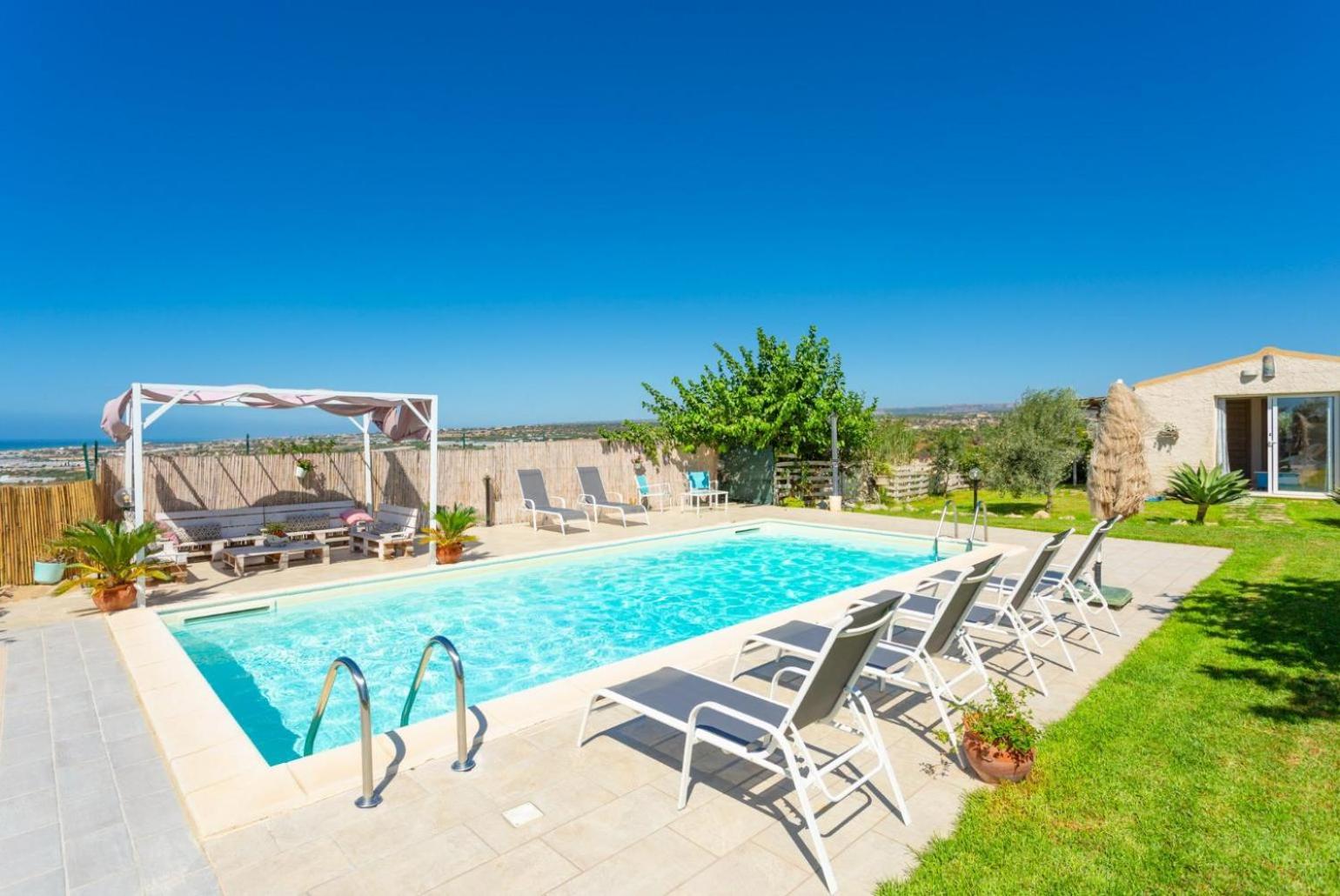  Villa With Private Pool