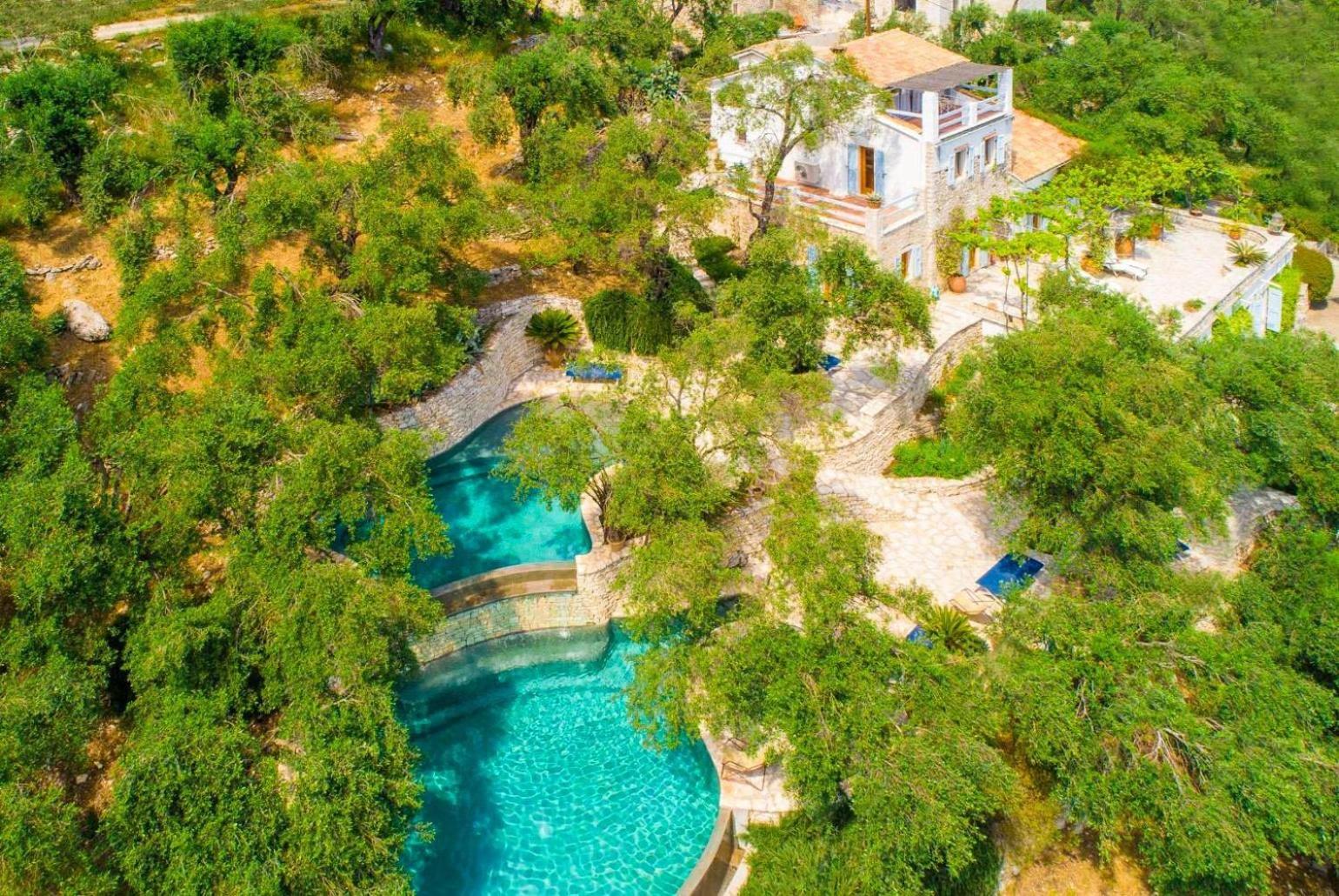 Six-Bedroom Villa  photo 1