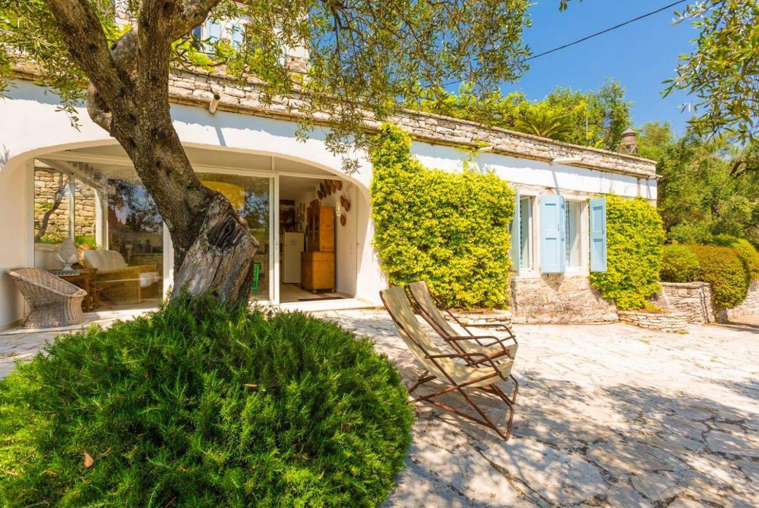 Villa photo 2