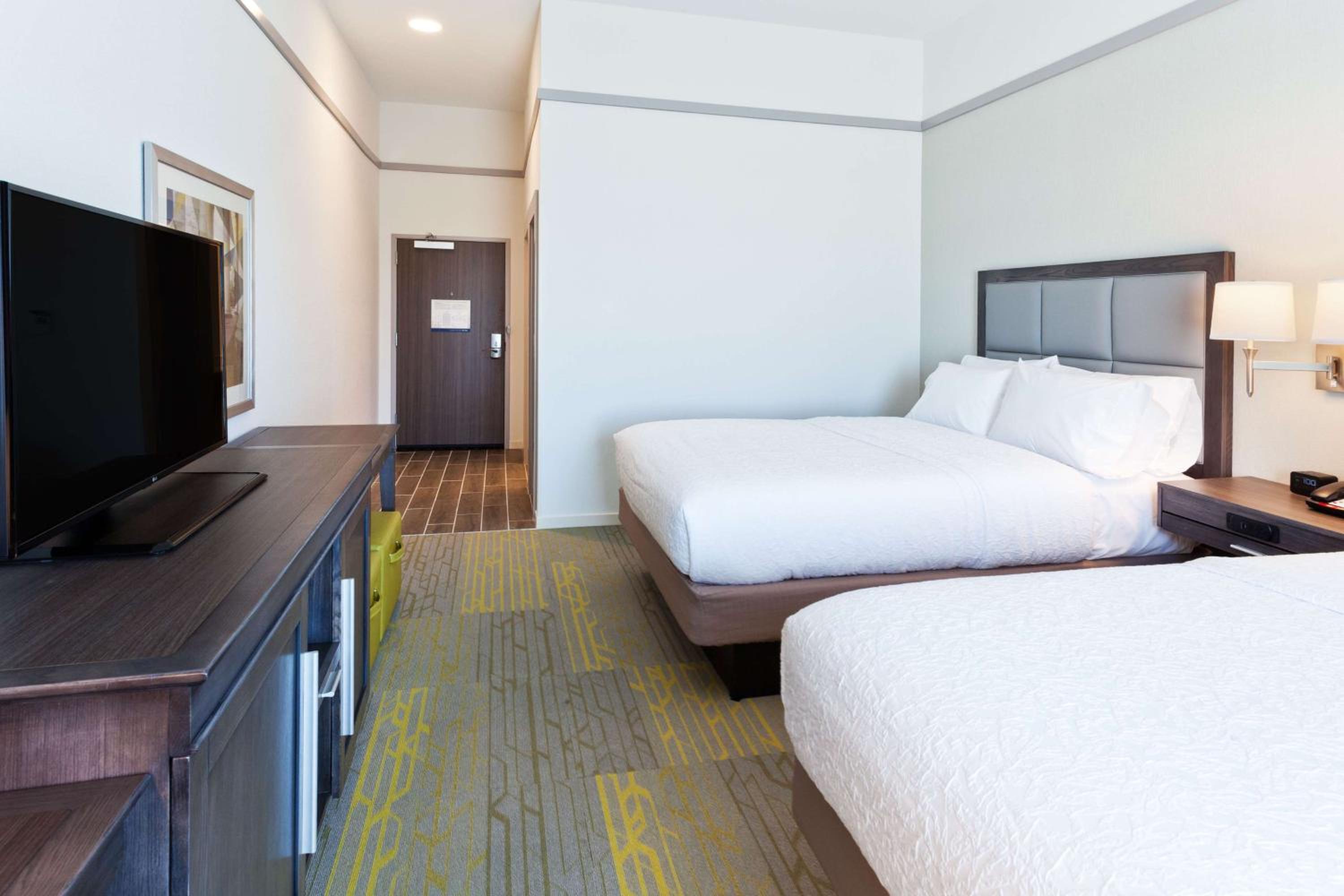 Executive Queen Room with Two Queen Beds photo 1