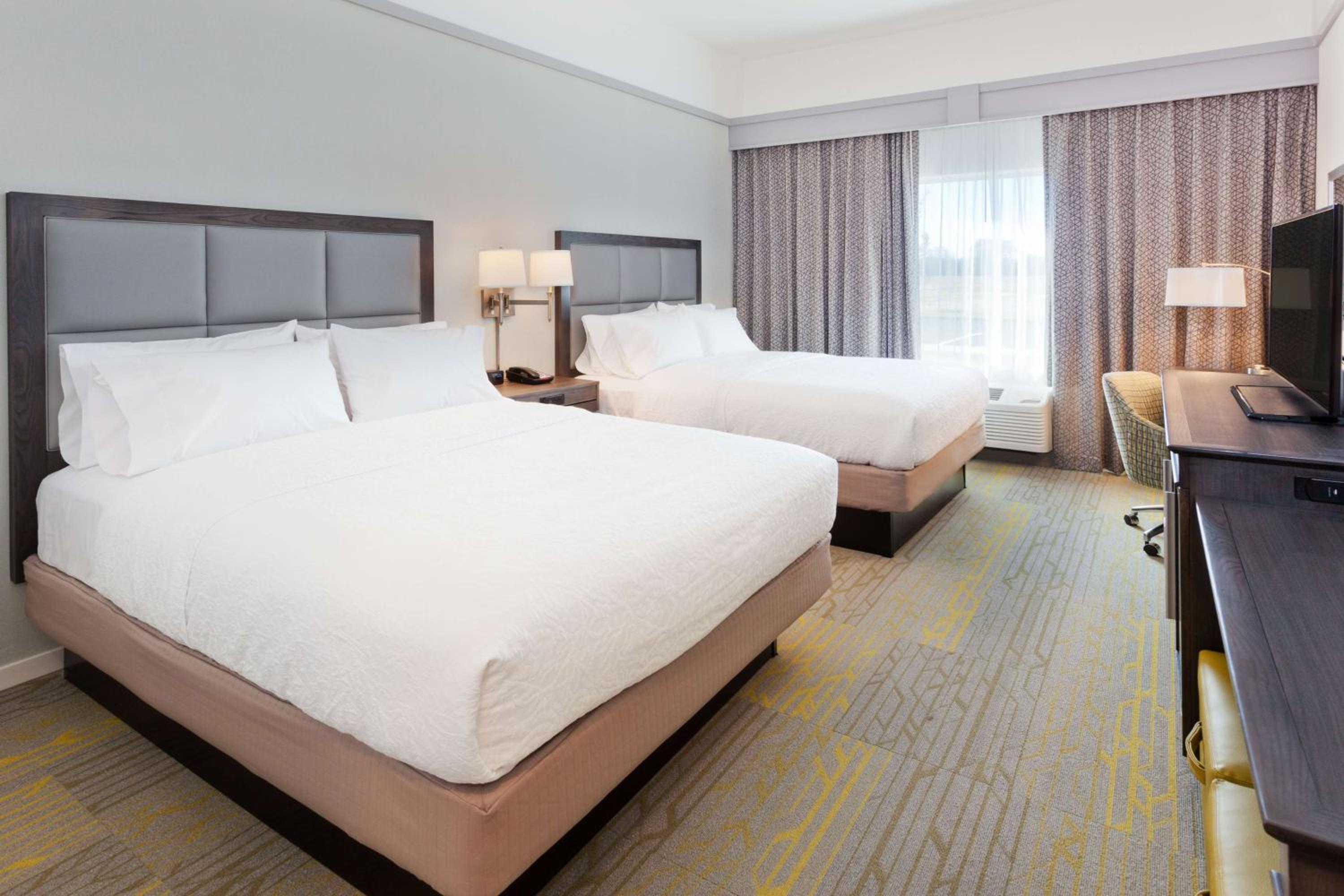 Executive Queen Room with Two Queen Beds photo 2
