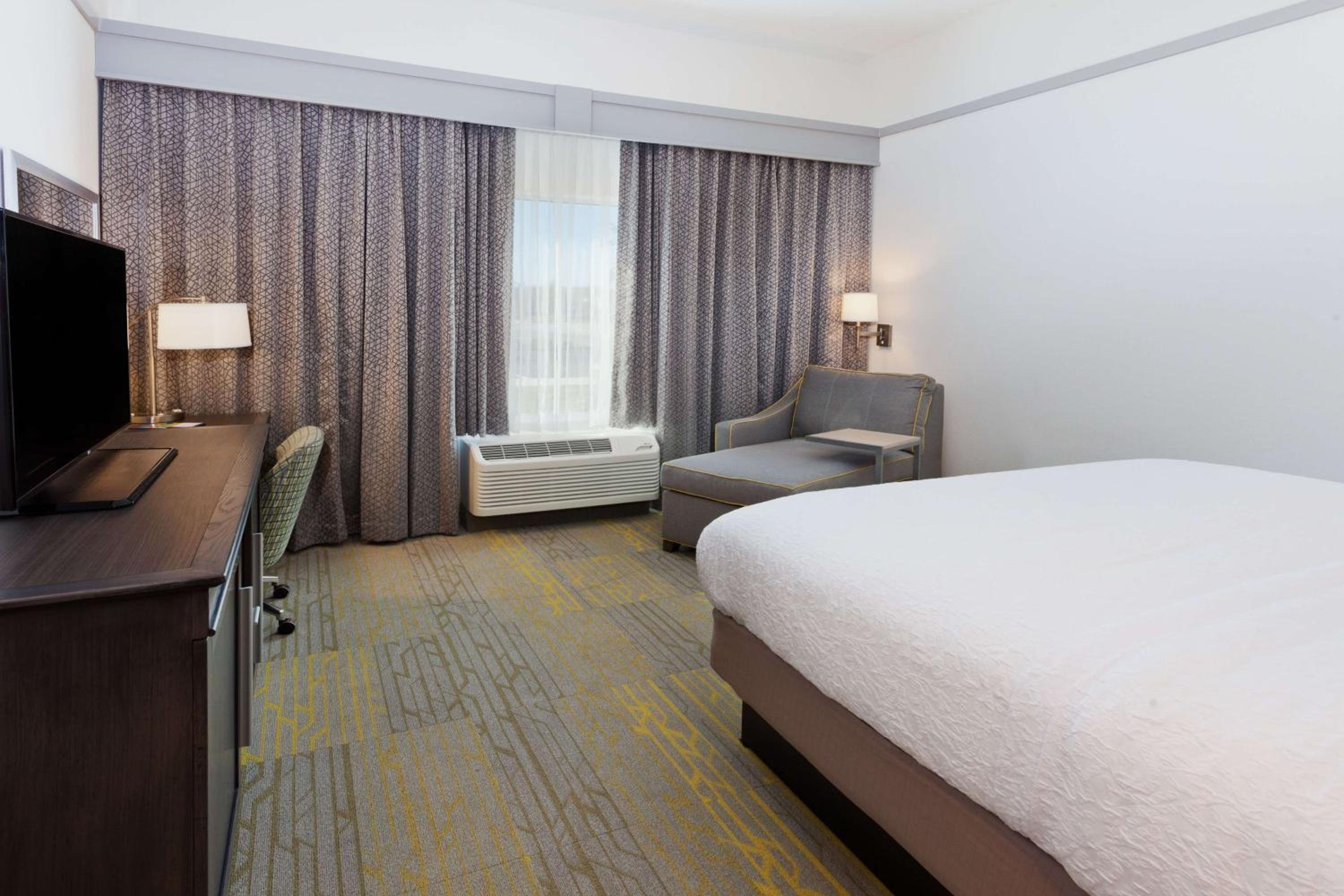 King Room - Non-Smoking photo 3