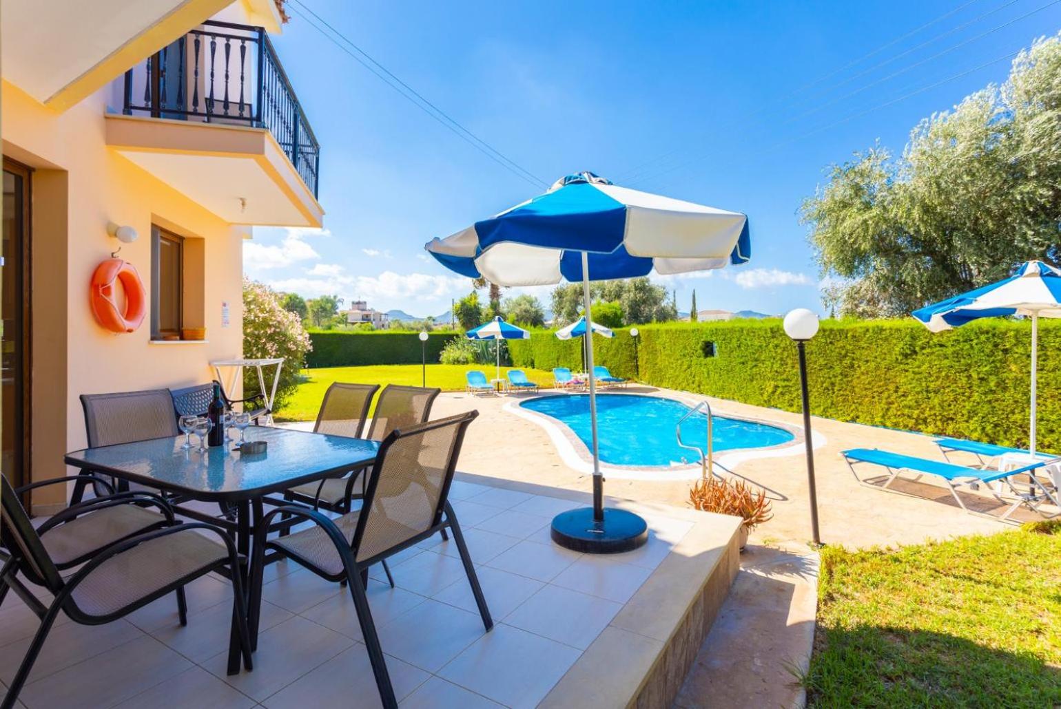 Villa photo 3