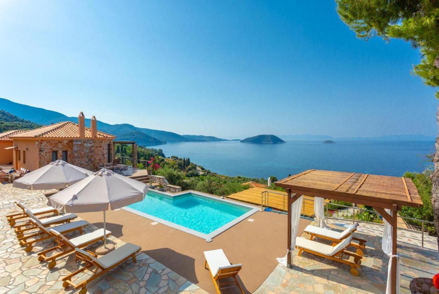 Five-Bedroom Villa photo 1