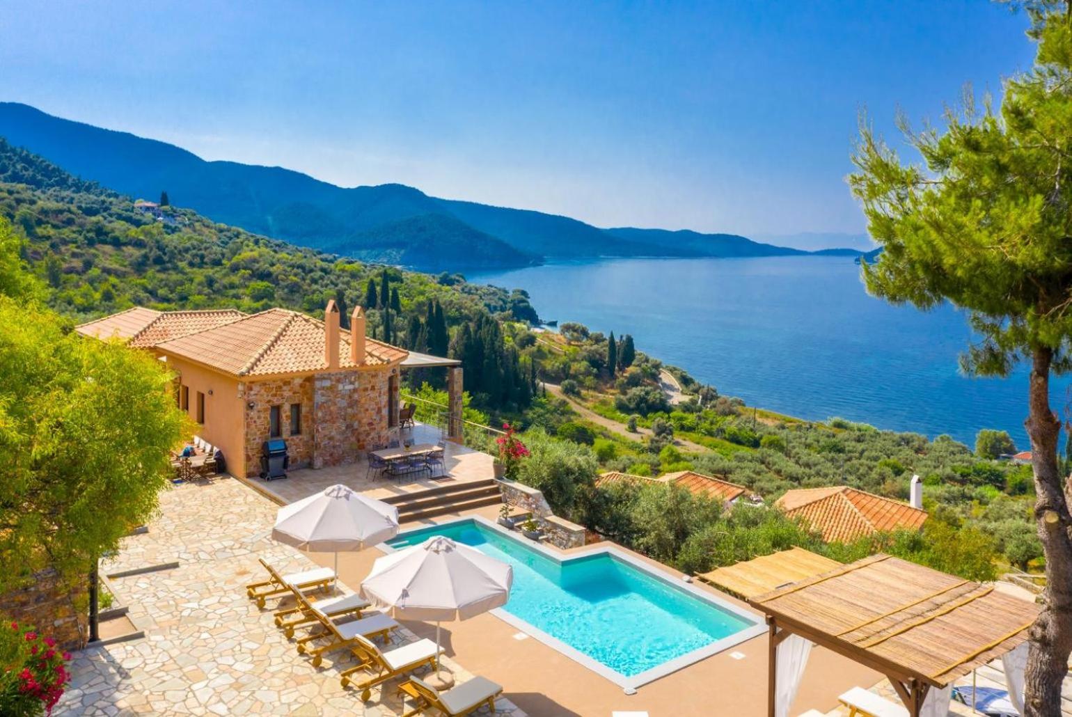 Five-Bedroom Villa photo 3