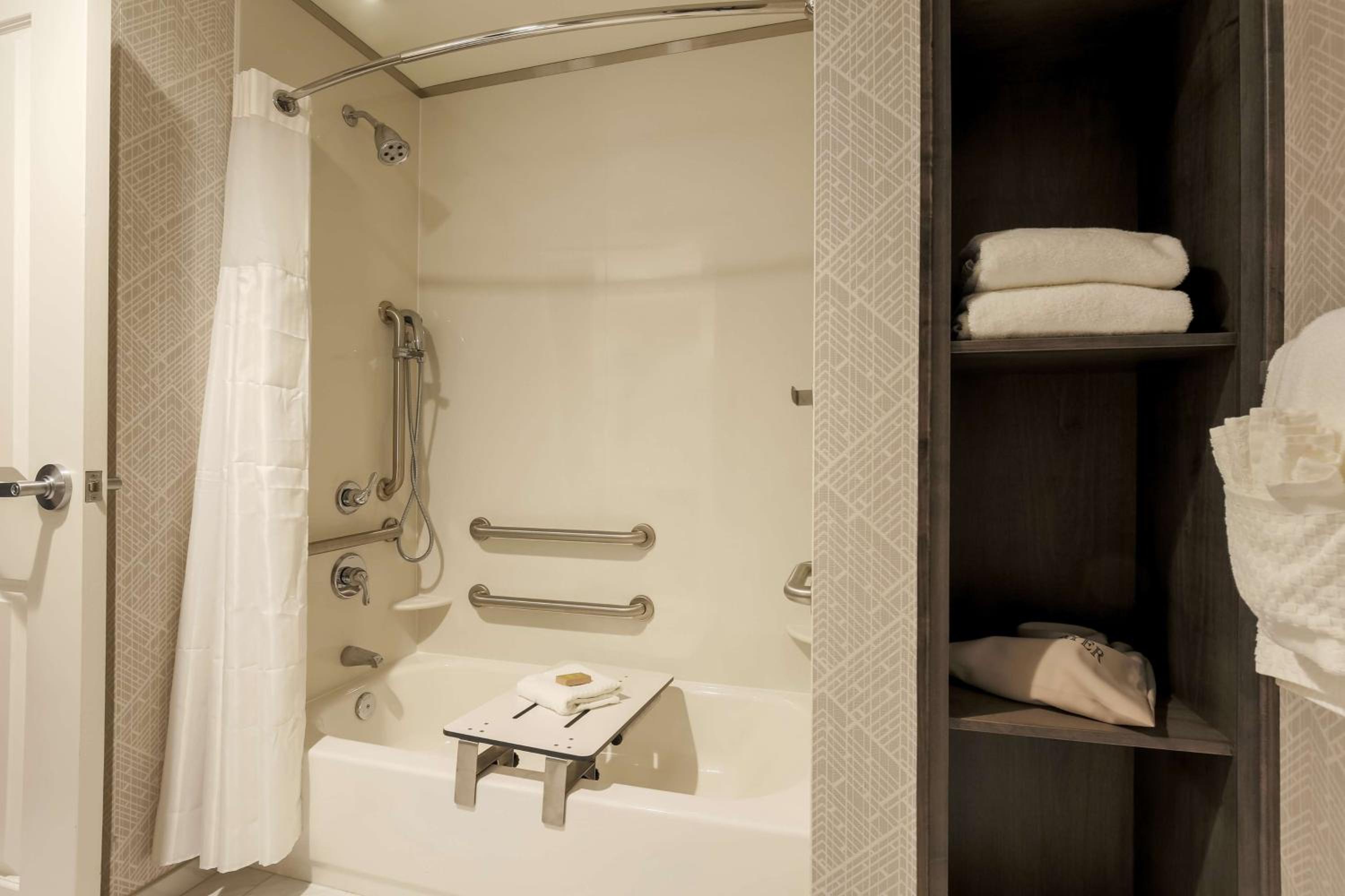 Queen Room with Two Queen Beds with Bath Tub - Mobility and Hearing Access
