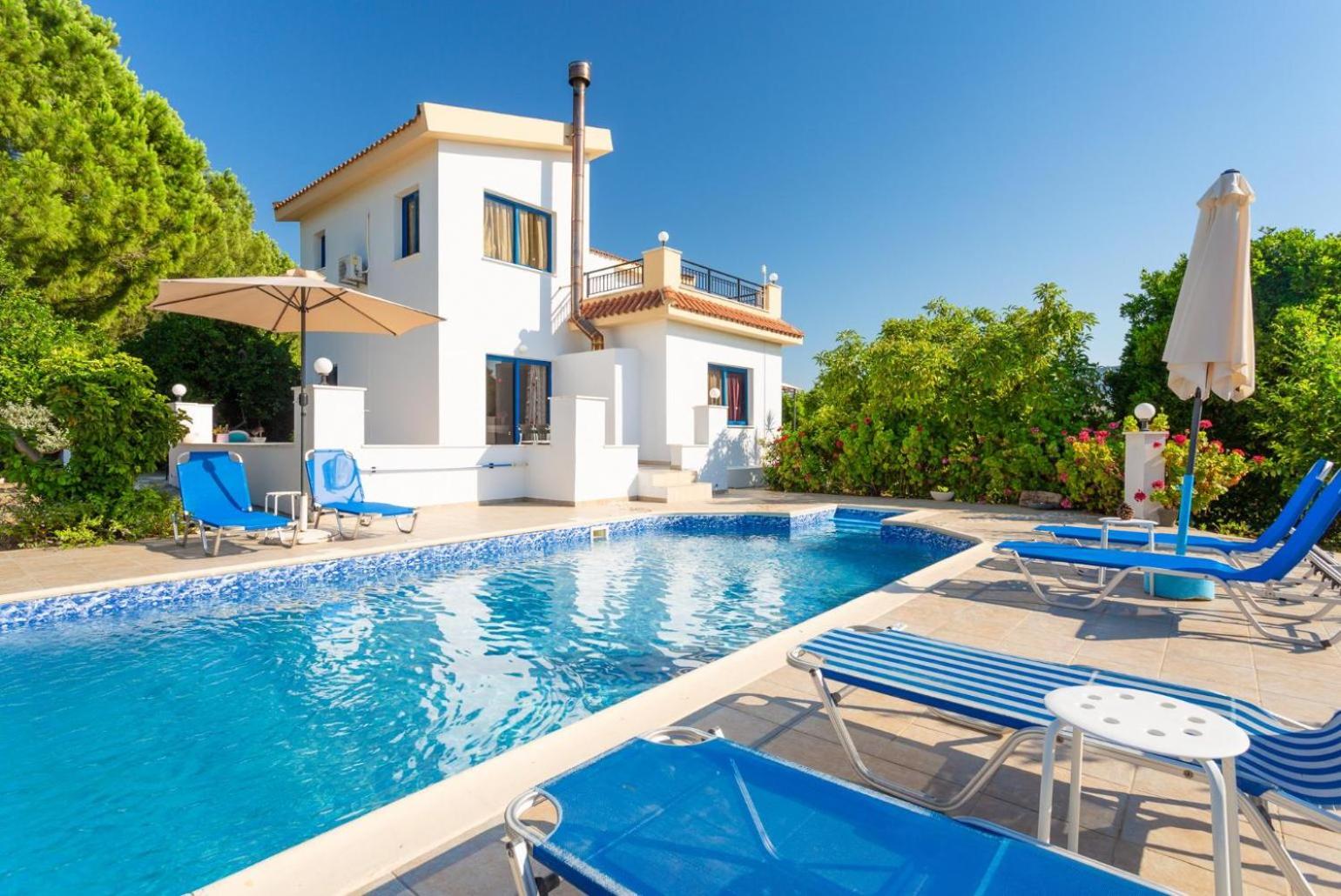 Villa photo 3