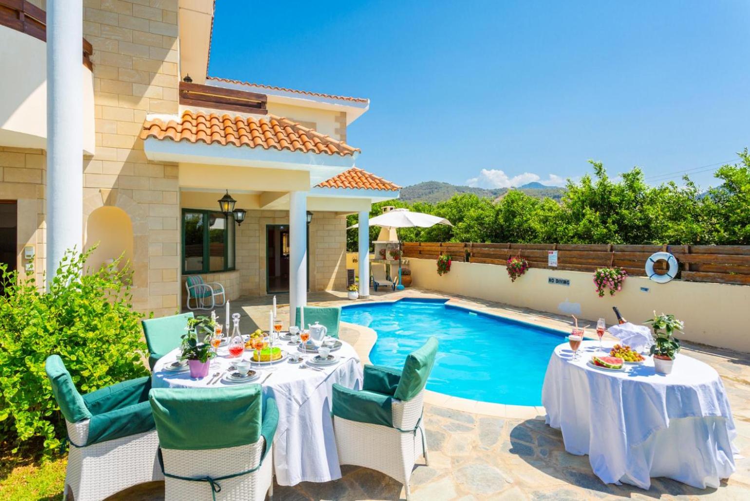Villa photo 2
