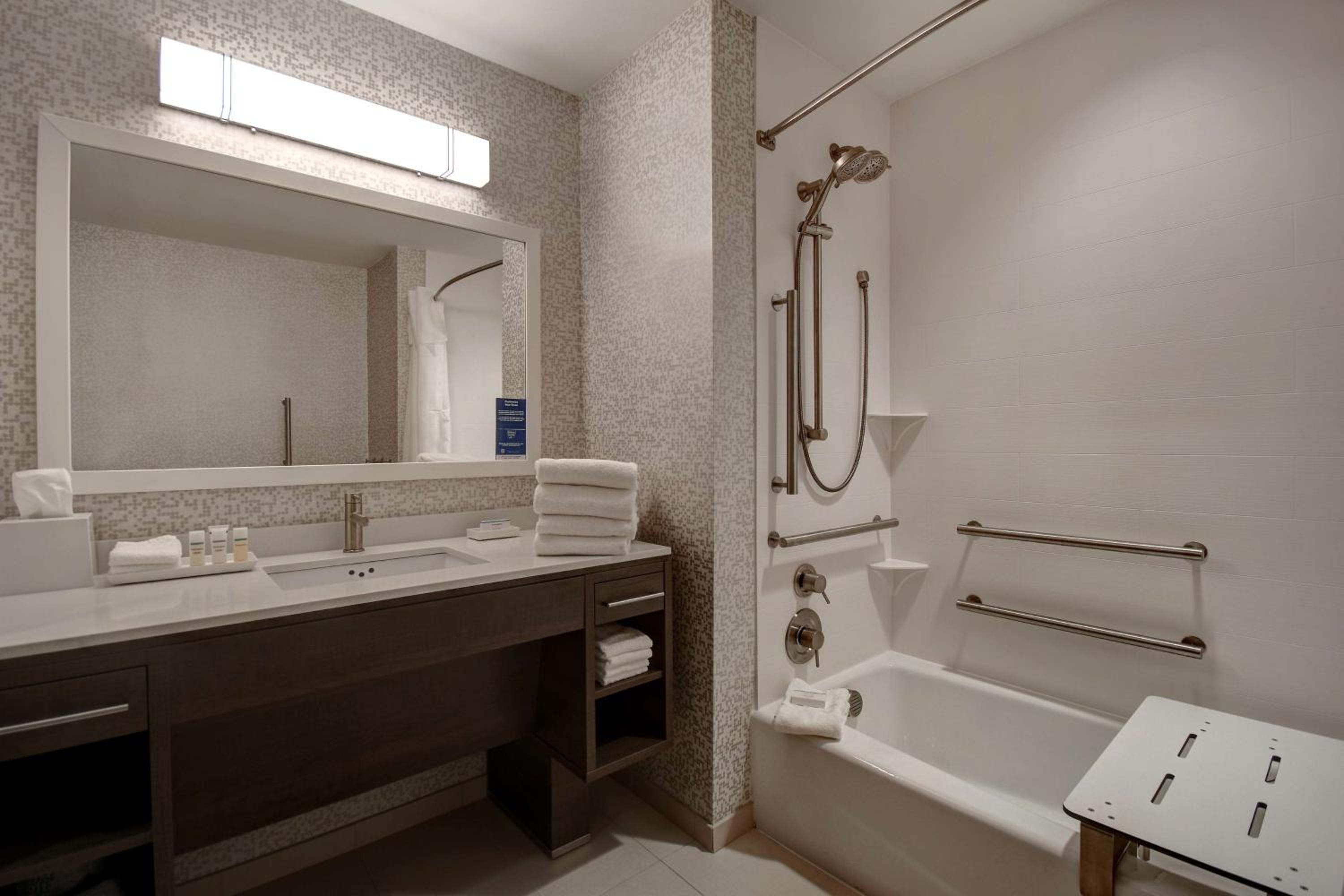 Queen Studio with Two Queen Beds - Mobility Access/Non-Smoking - Photo 6