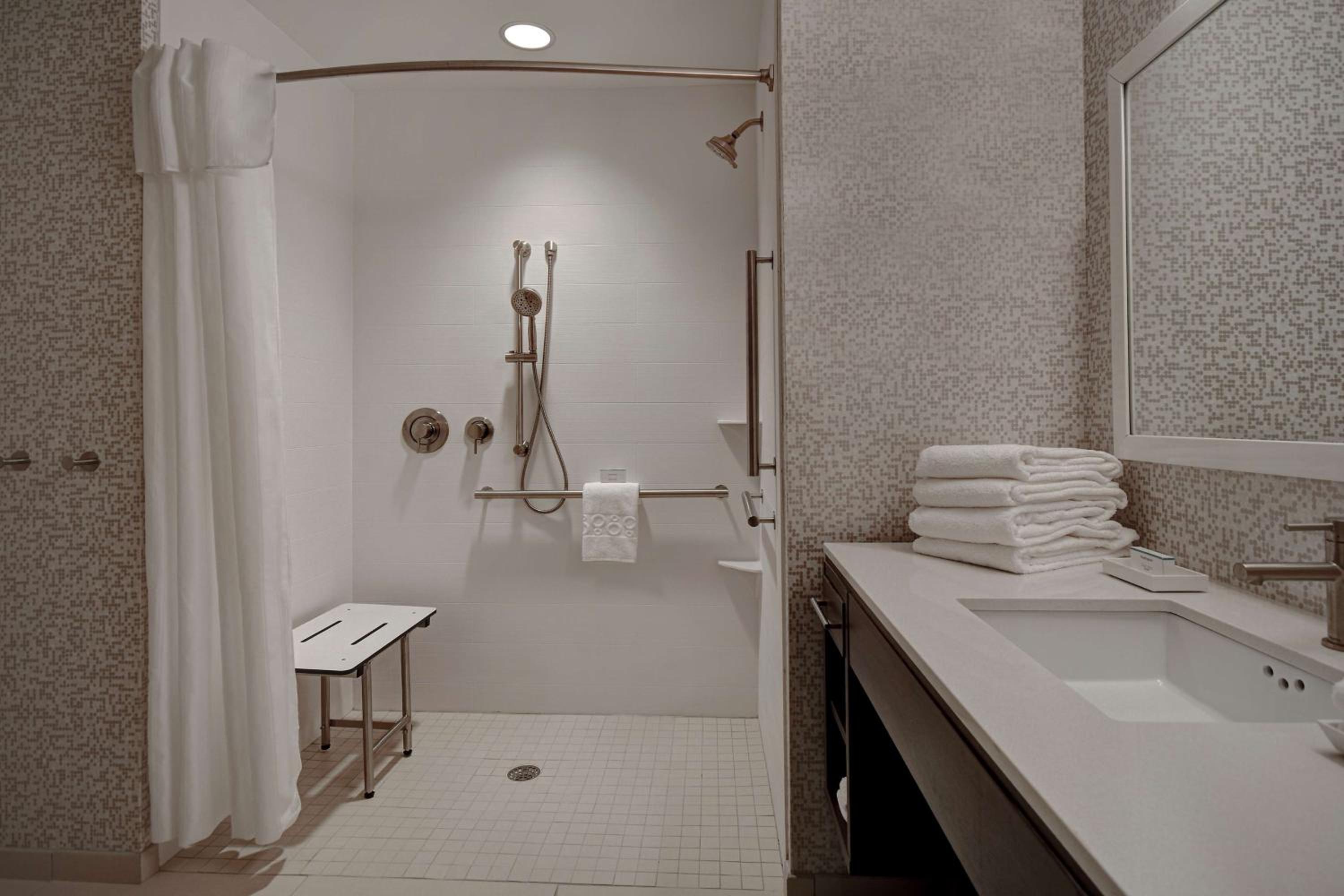 King Studio Suite - Mobility Access/Non-Smoking - Photo 4