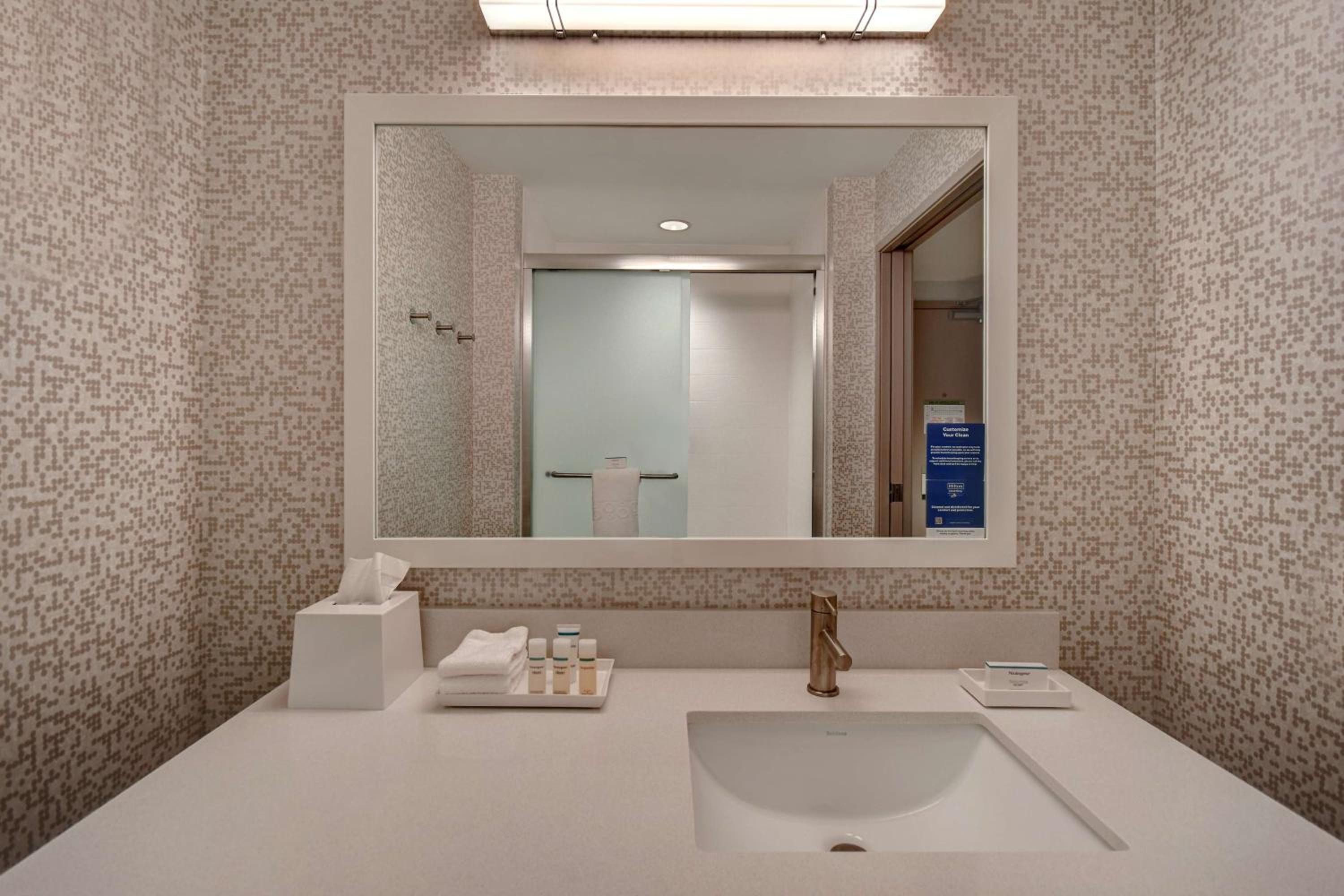 King Studio Suite - Non-Smoking - Photo 6
