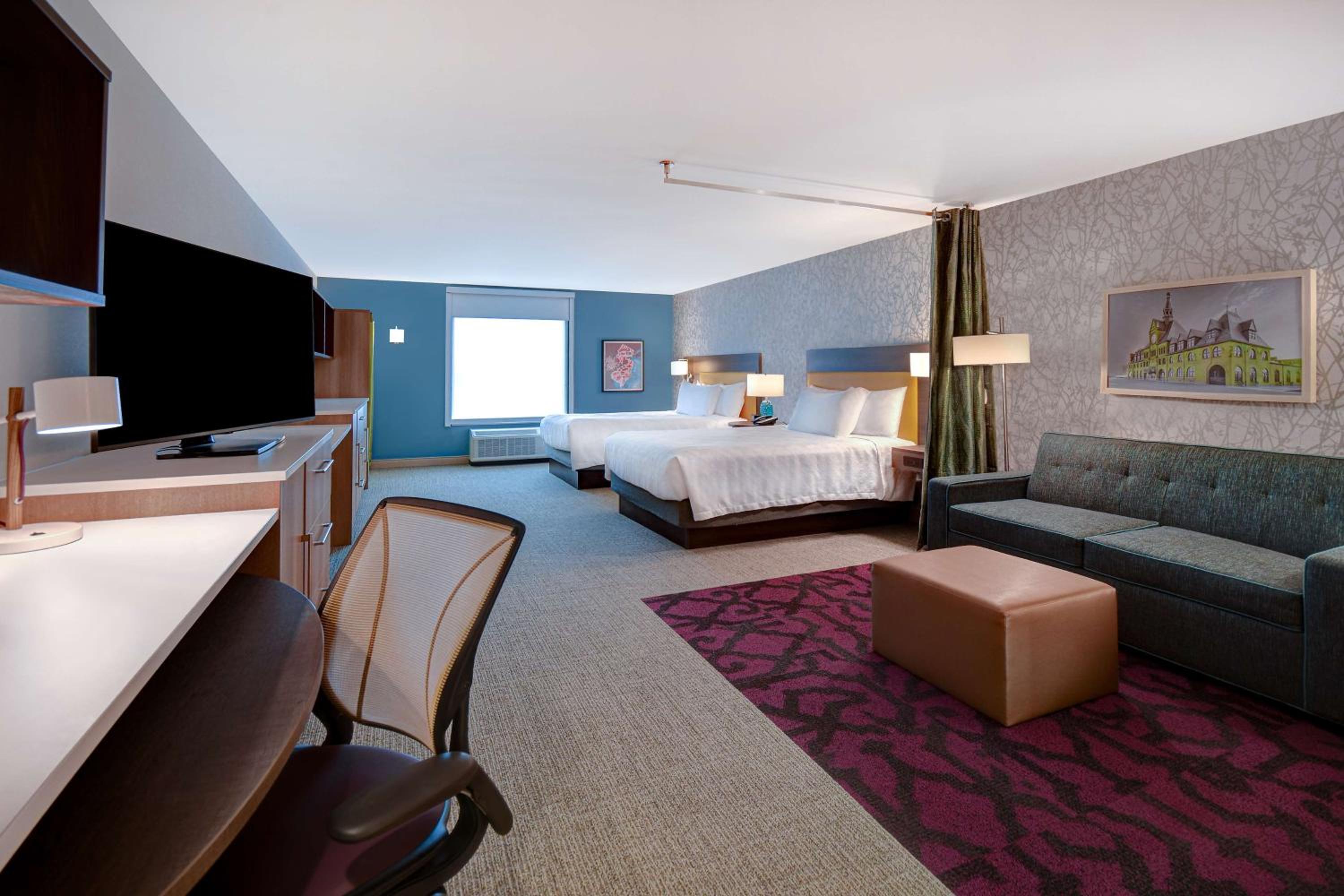 Queen Studio with Two Queen Beds - Non-Smoking - Photo 3