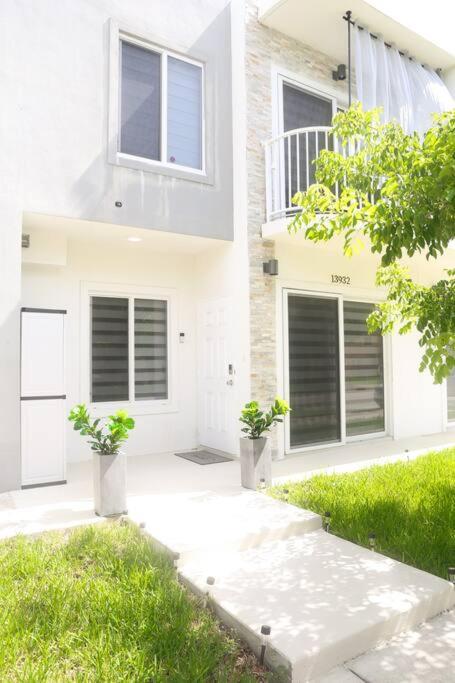 Three-Bedroom Townhouse photo 2
