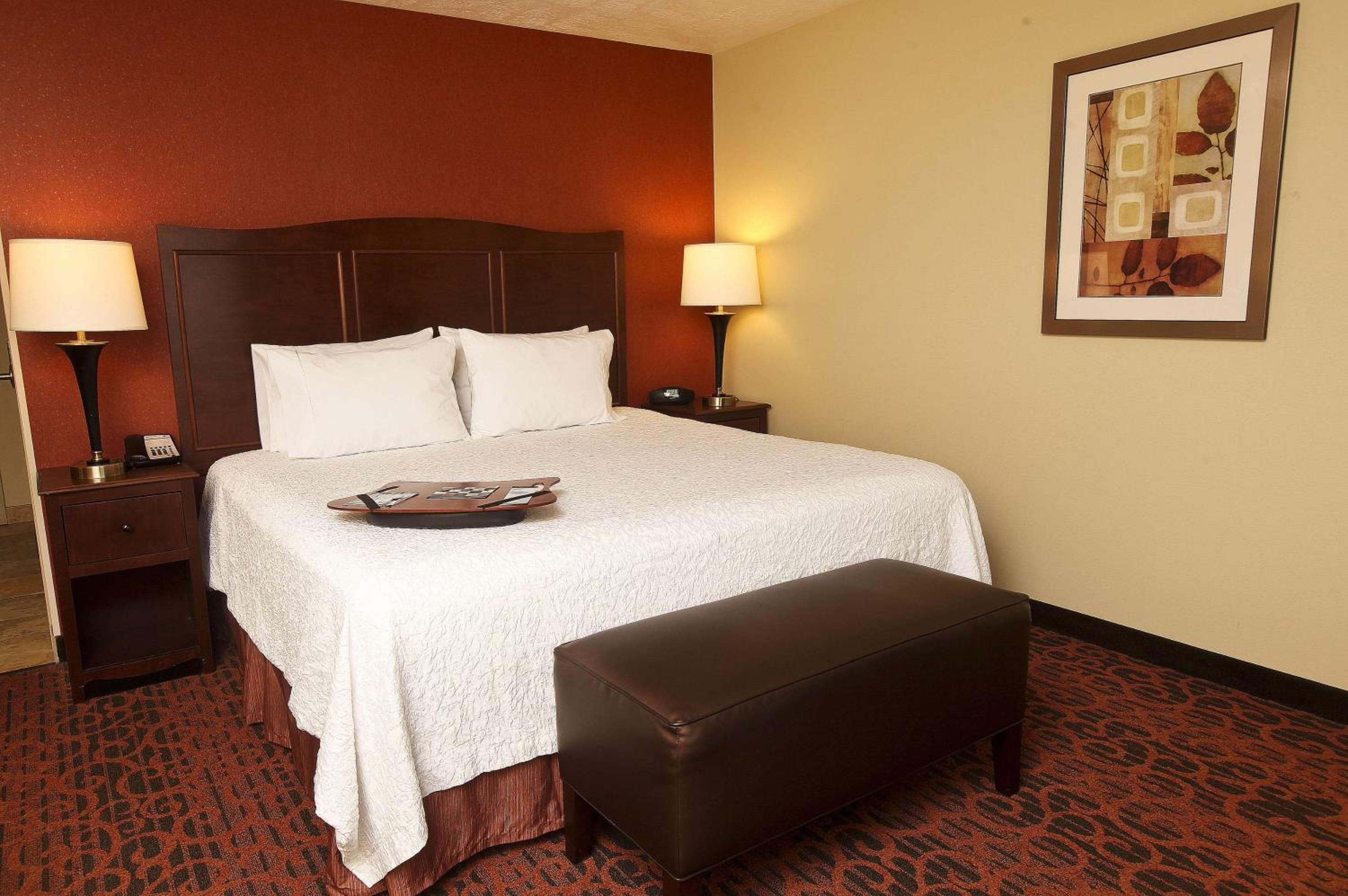King Room with King Bed - Non-Smoking - Photo 2