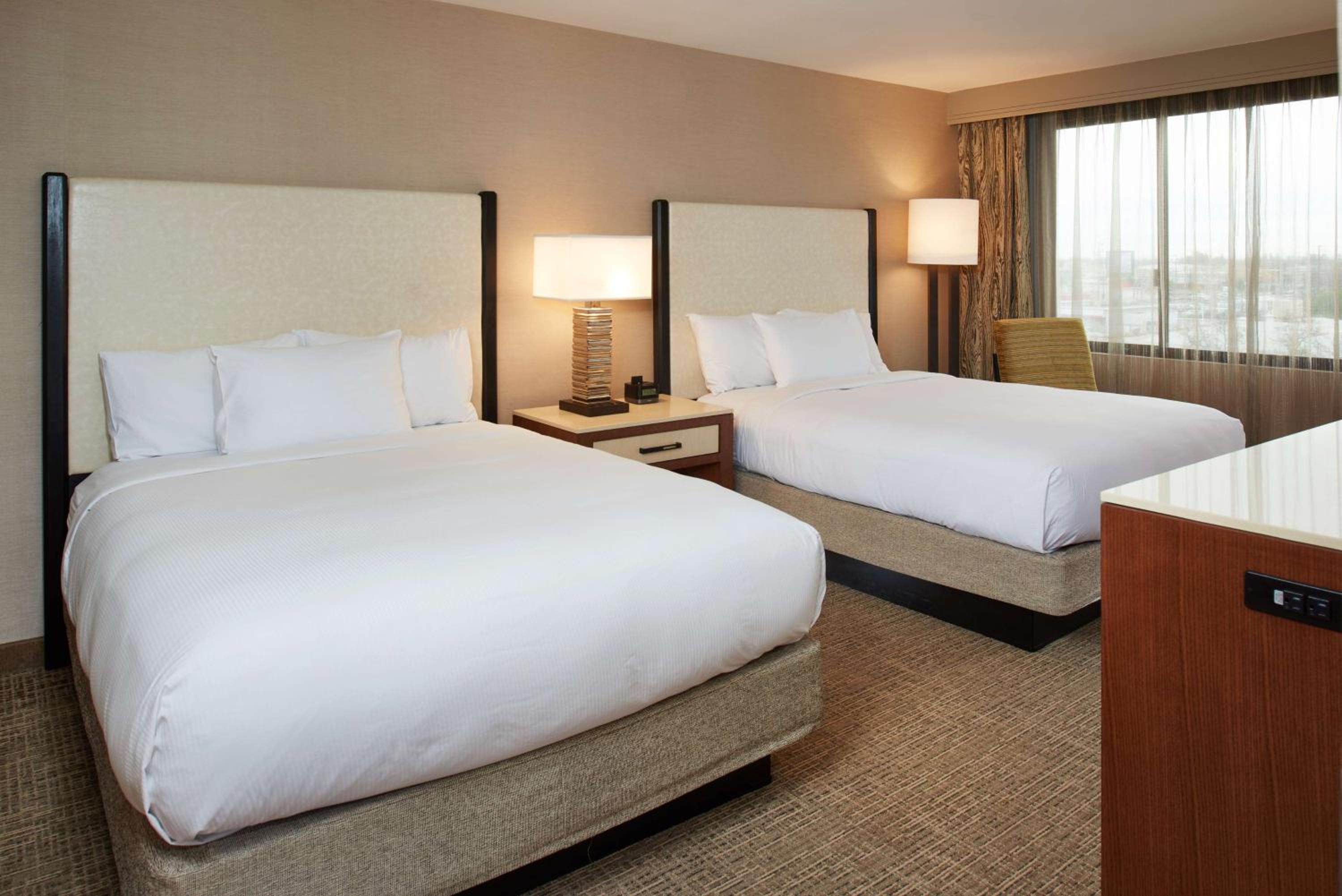 Room with Two Queen Beds - Non-Smoking - Photo 2