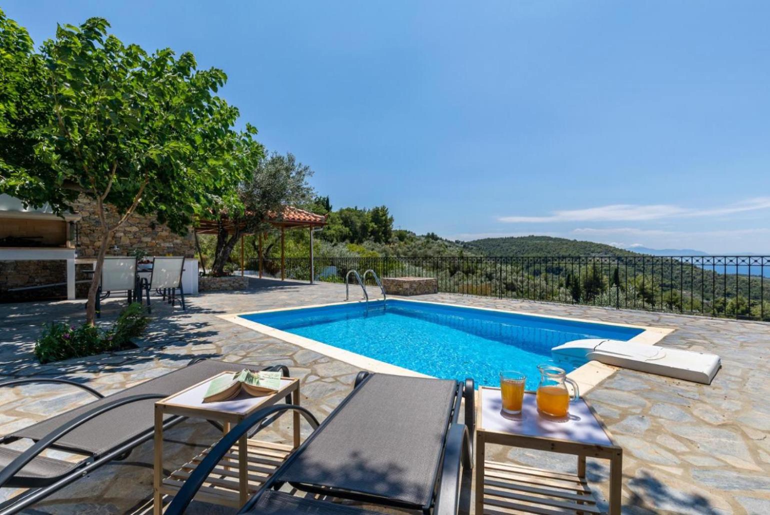 Villa photo 2