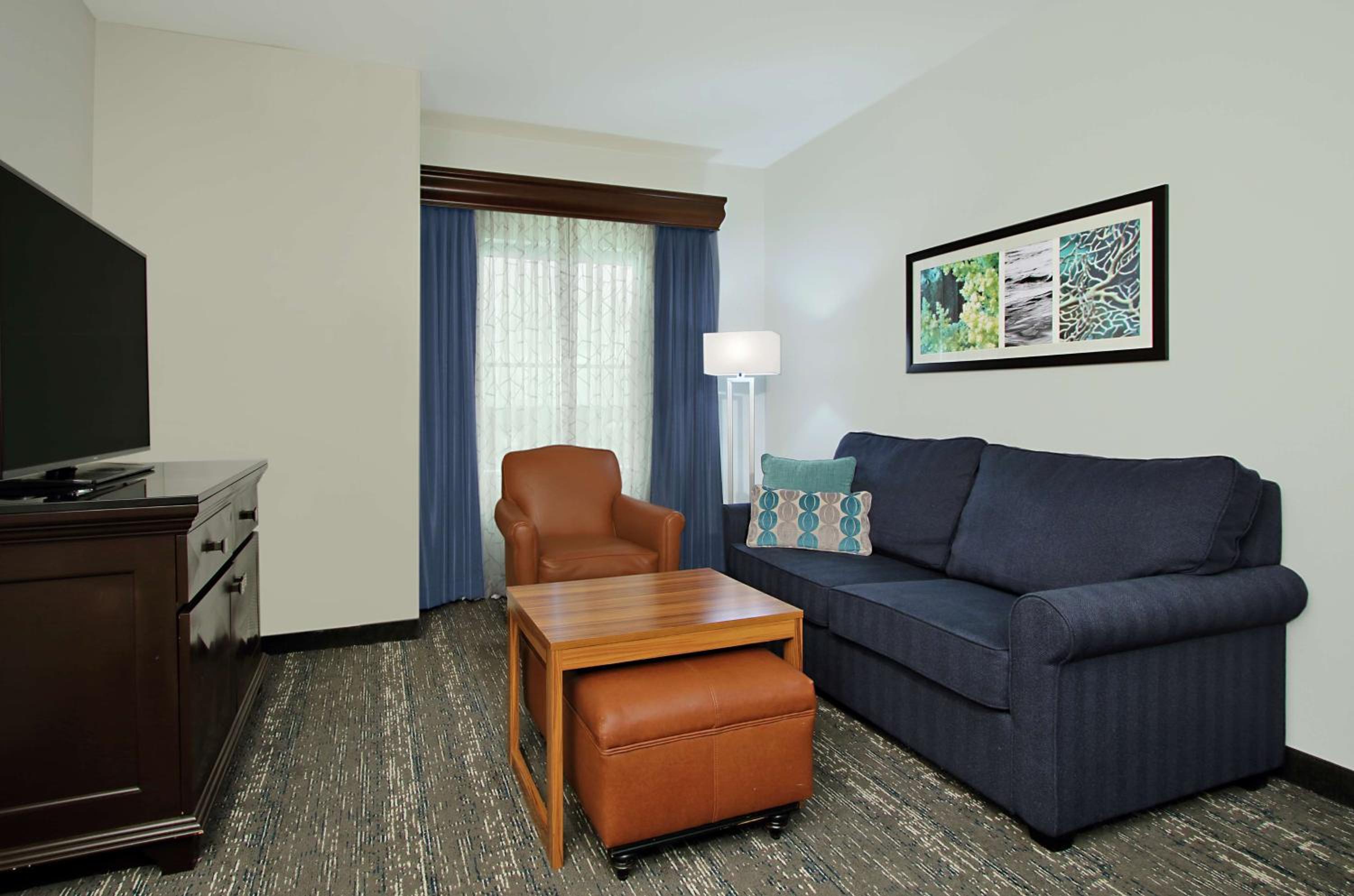 One-Bedroom Queen Suite with Two Queen Beds - Non-Smoking - Photo 4