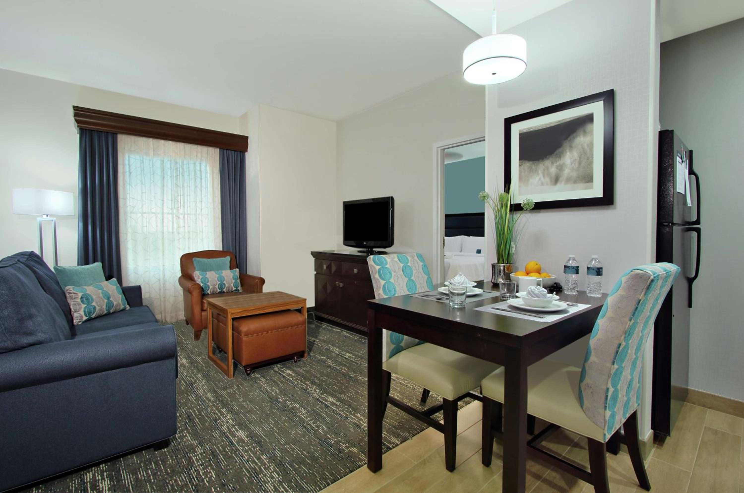 Suite with Two Queen Beds and Roll-In Shower - Mobility and Hearing Access/Non-Smoking - Photo 3