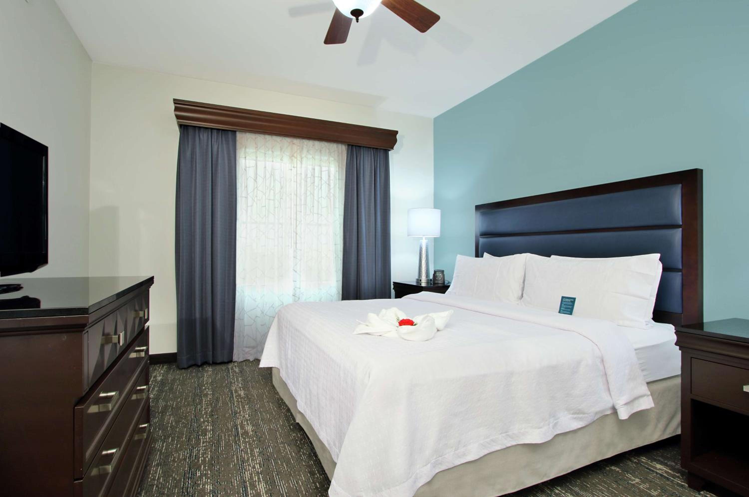 One-Bedroom King Suite - Non-Smoking - Photo 4