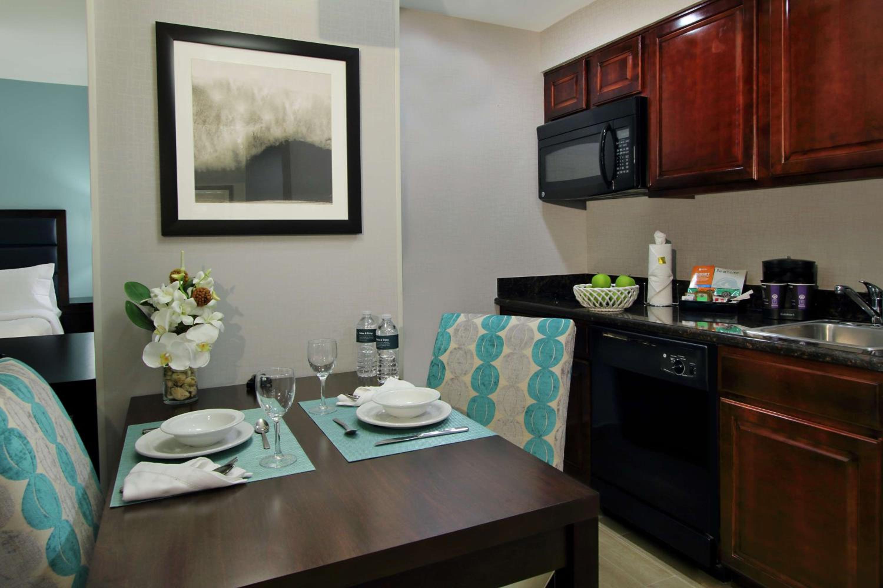 One-Bedroom King Suite - Non-Smoking - Photo 2