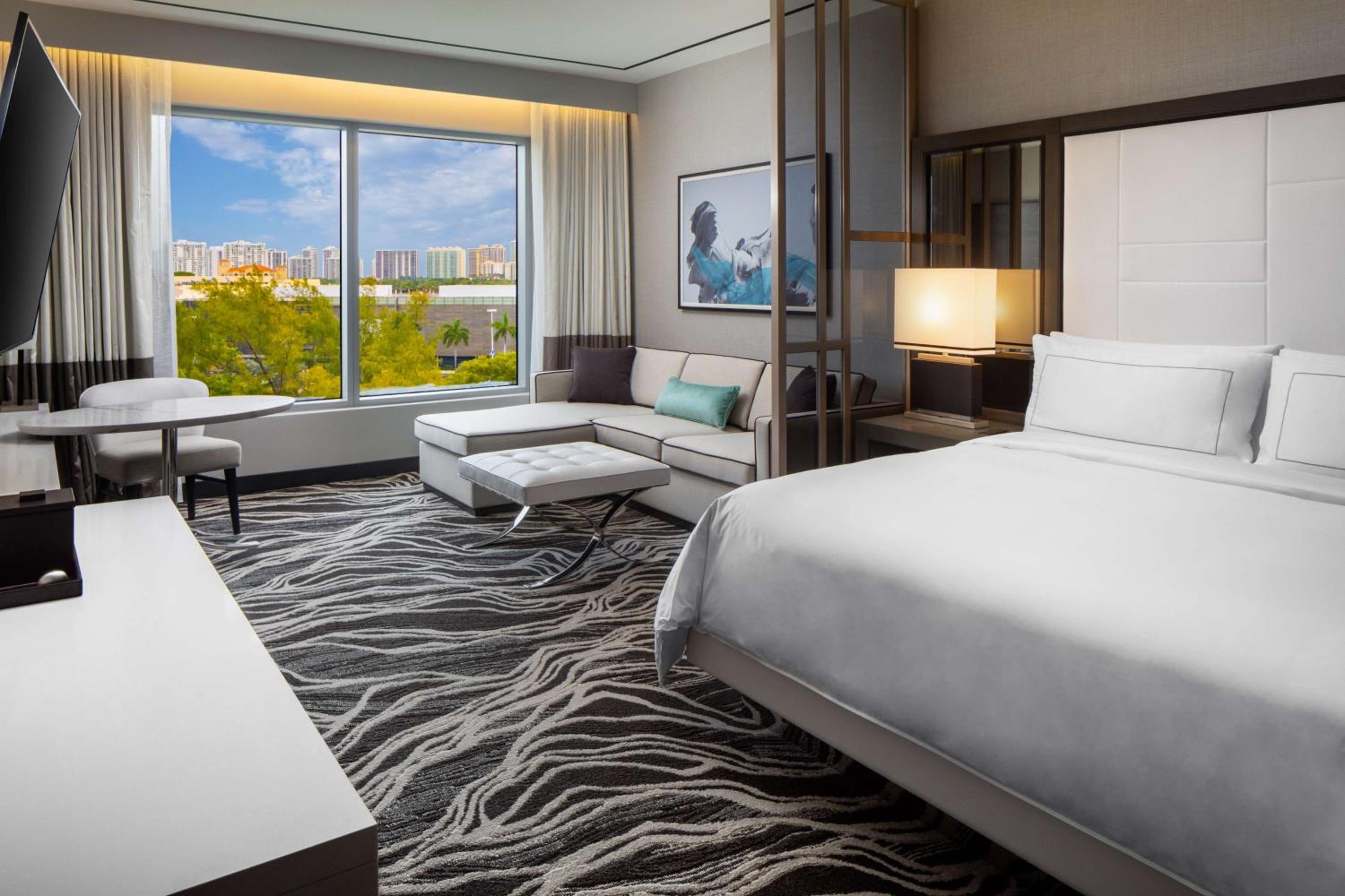 Deluxe King Room - Photo 4