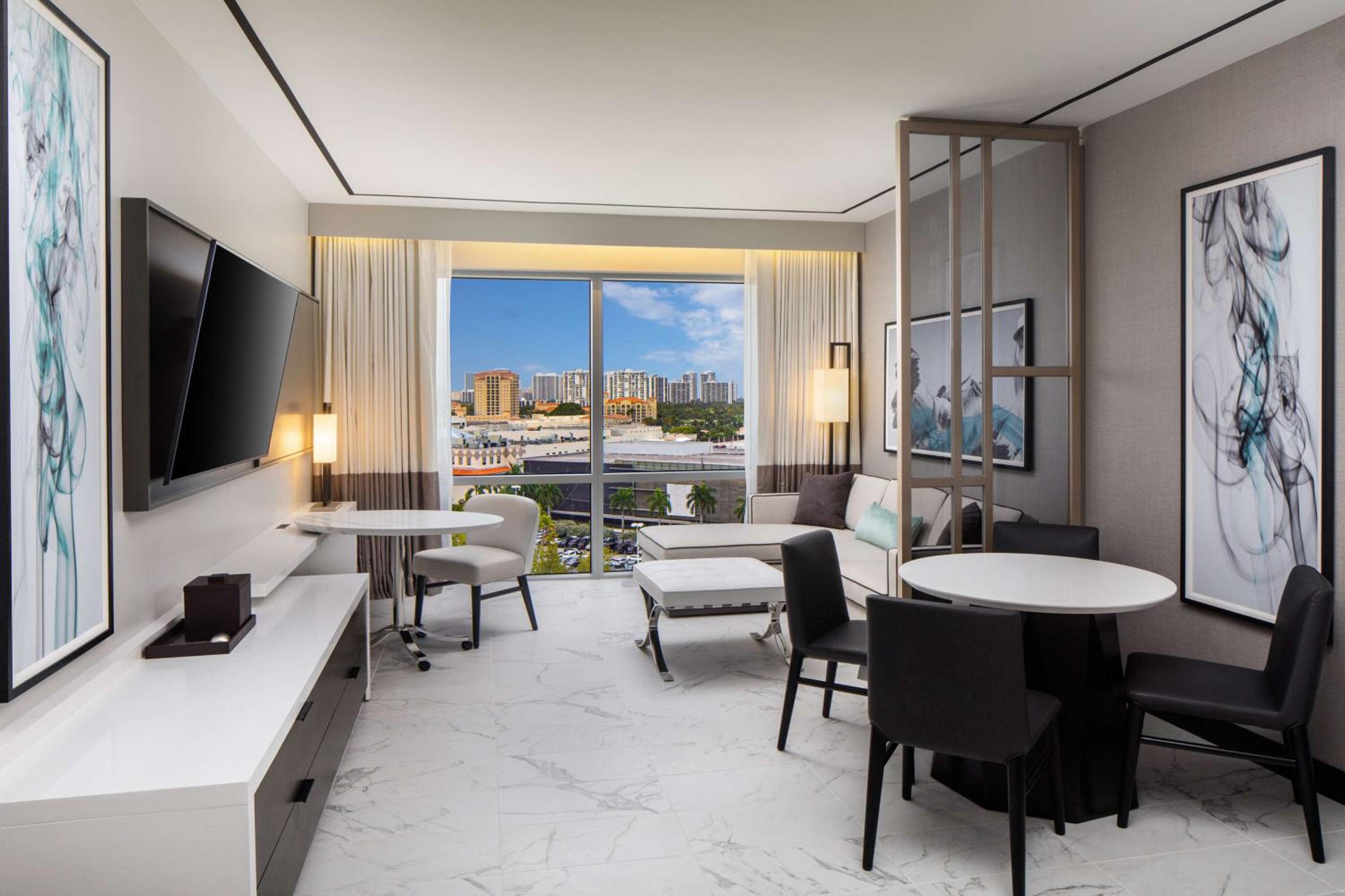 Presidential King Suite - Hearing Accessible photo 3