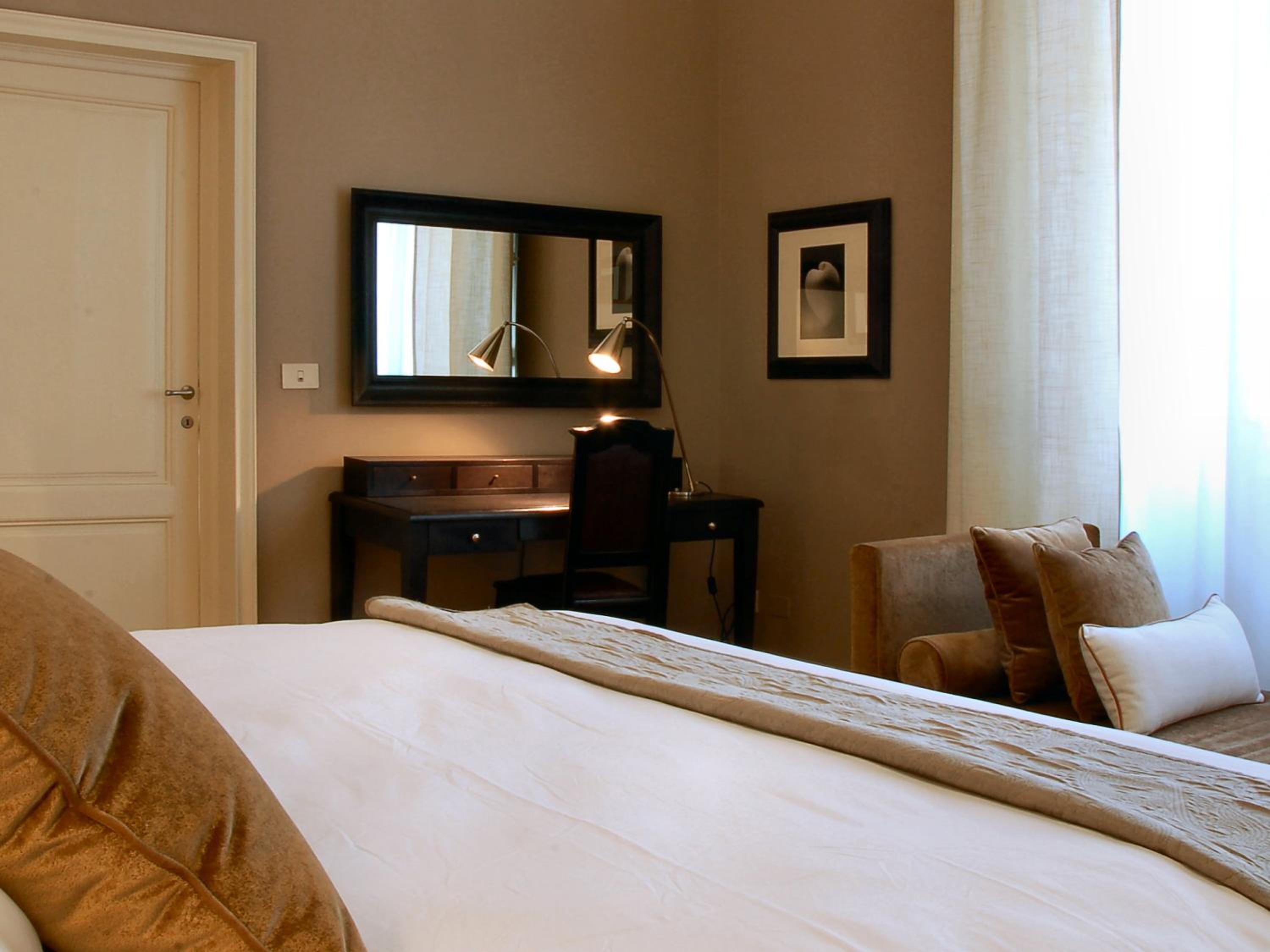 Deluxe King Room photo 1