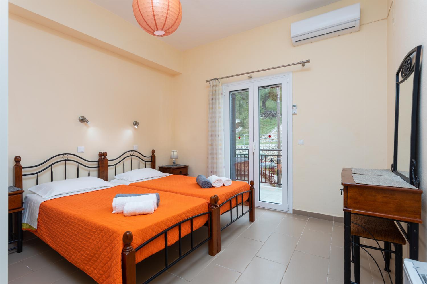 Villa photo 2