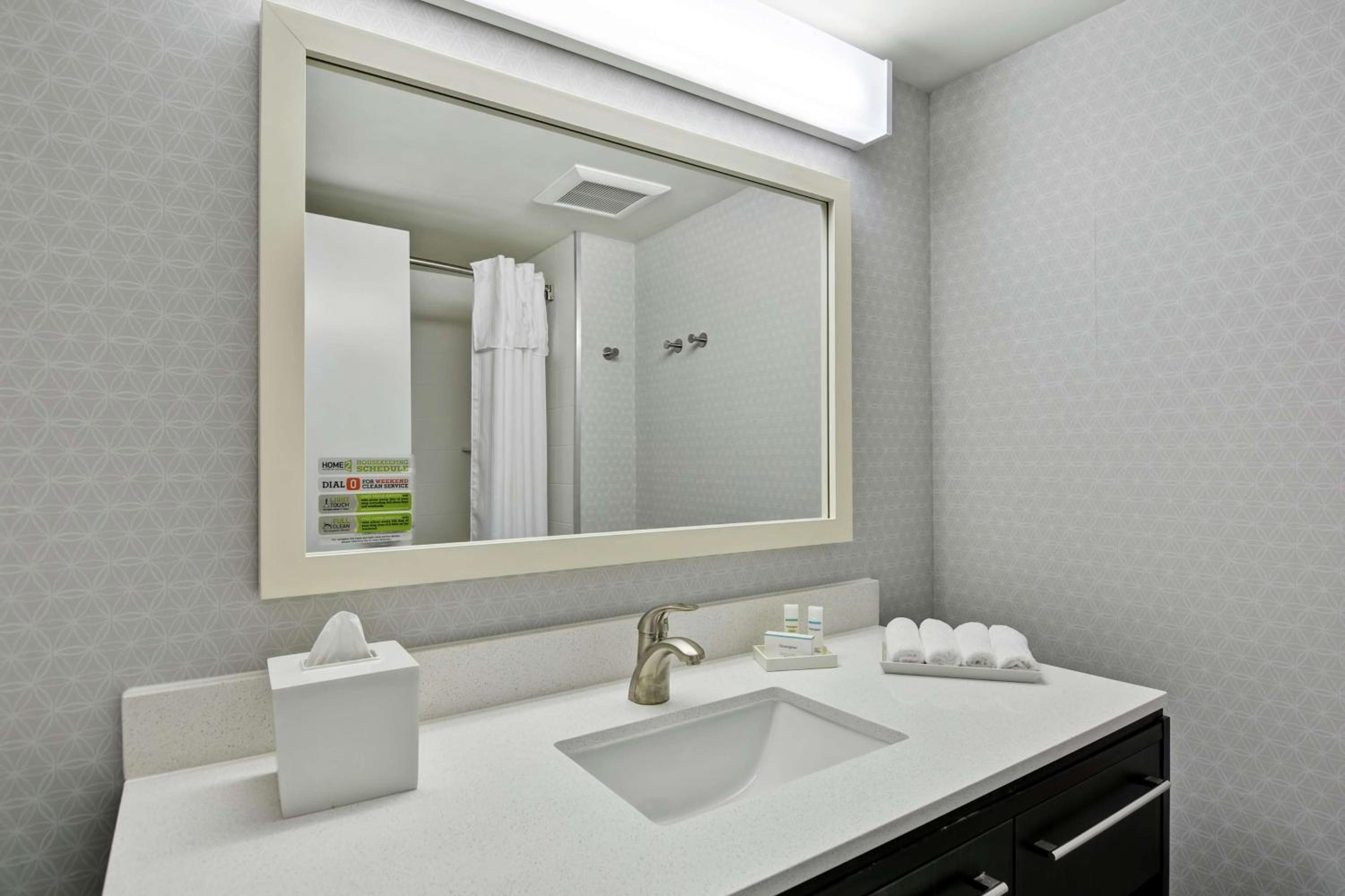 King Studio Suite - Non-Smoking - Photo 3