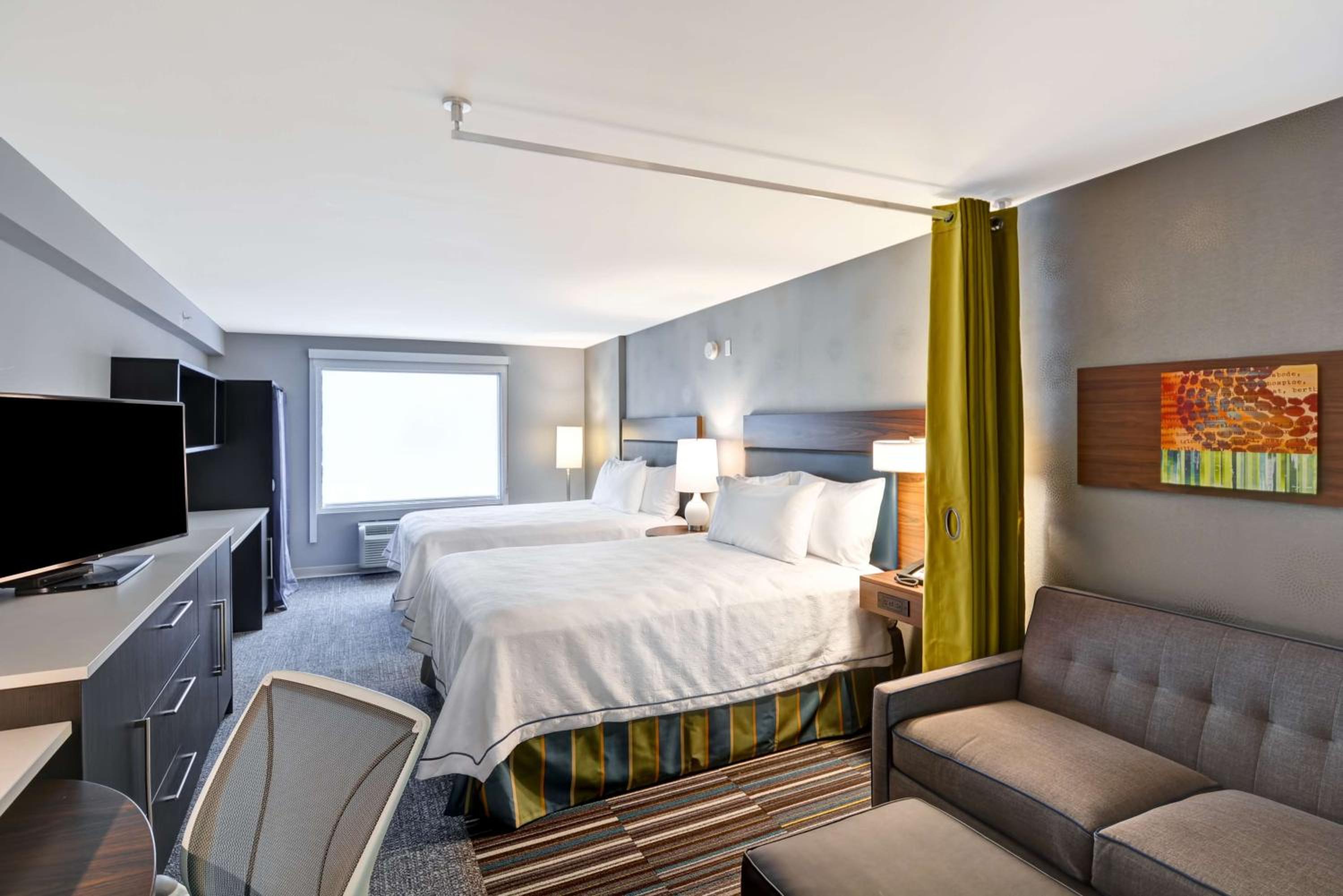 Queen Studio with Two Queen Beds - Non-Smoking - Photo 3