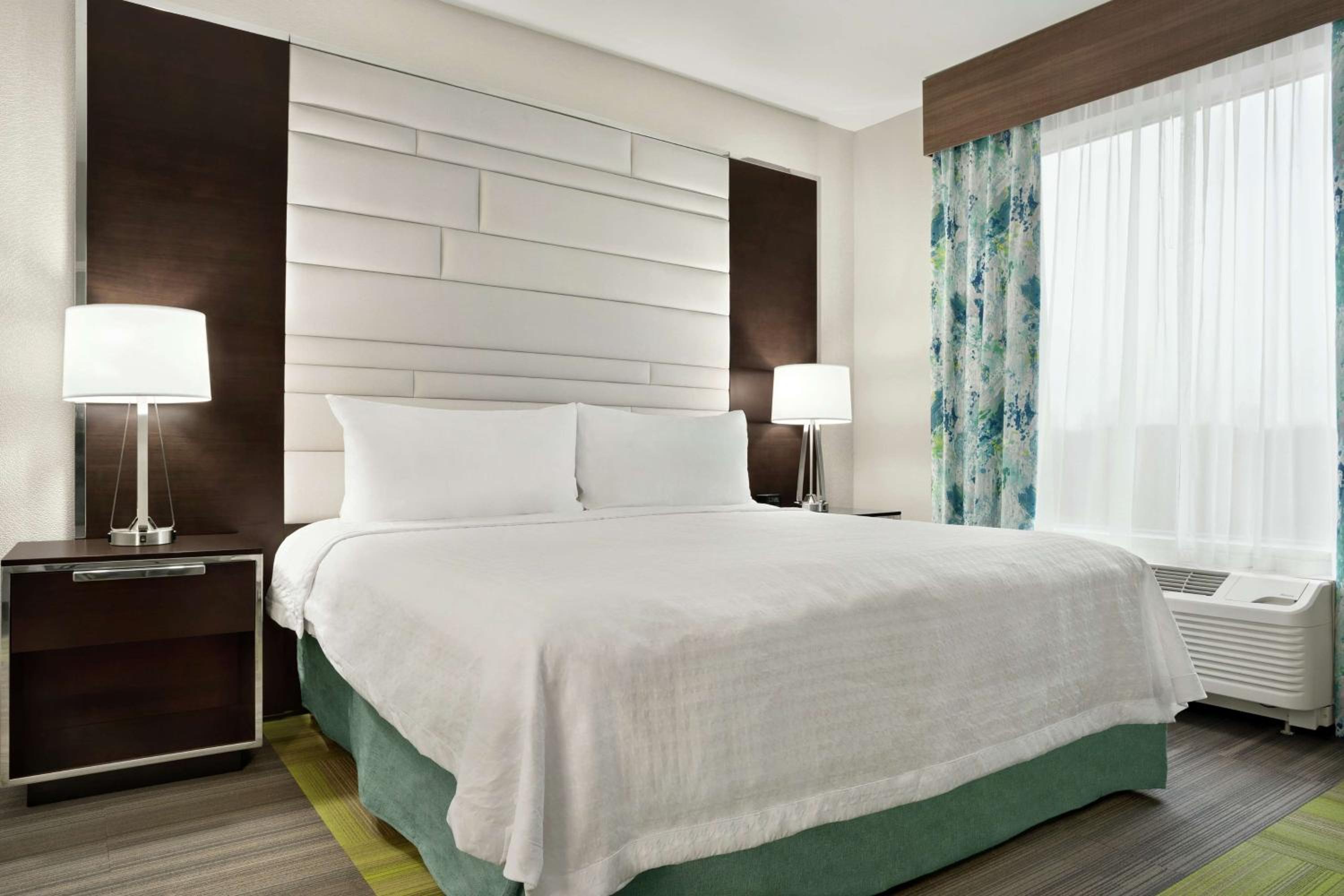 One-Bedroom King Suite - Non-Smoking - Photo 4