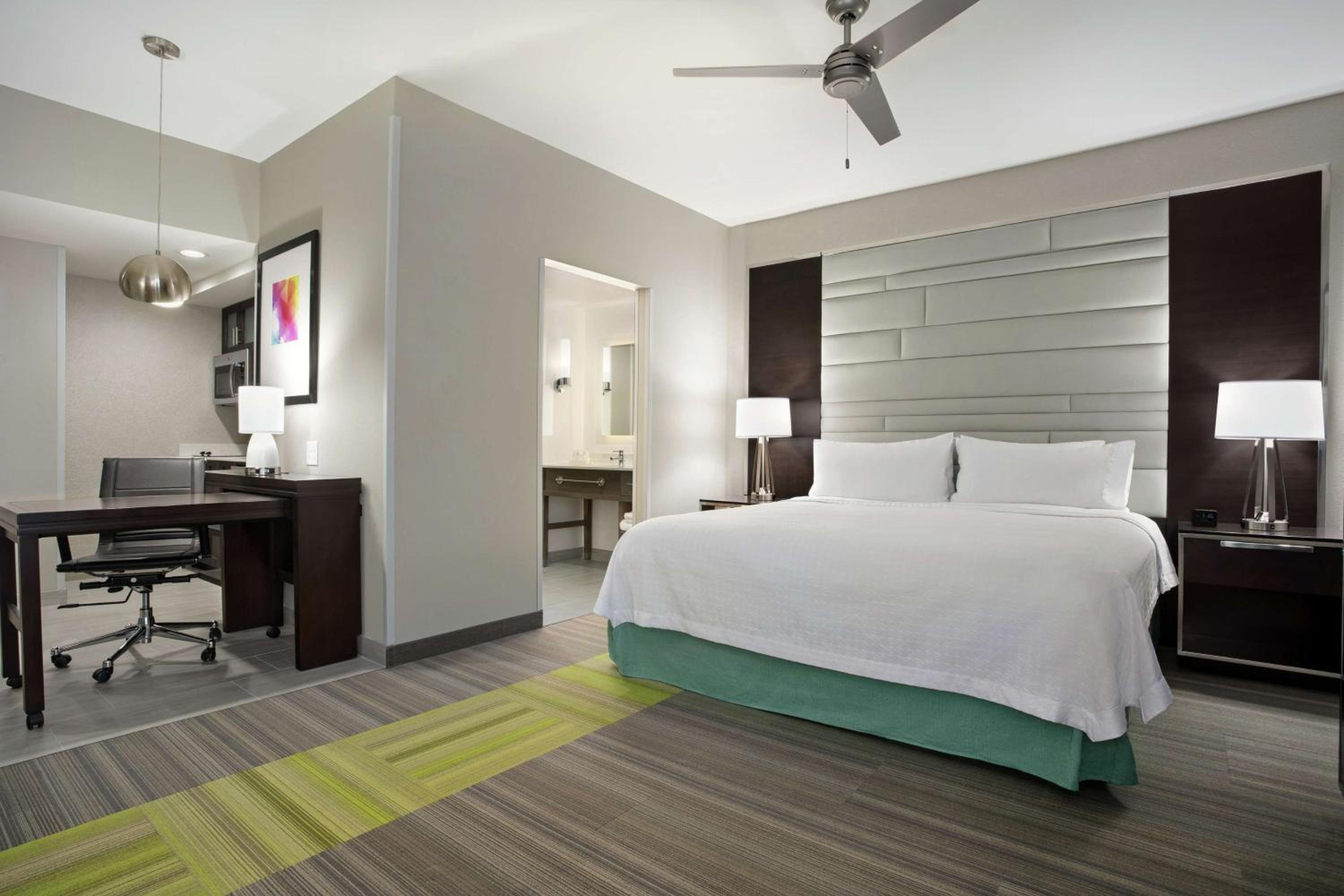 King Studio Suite - Non-Smoking - Photo 6