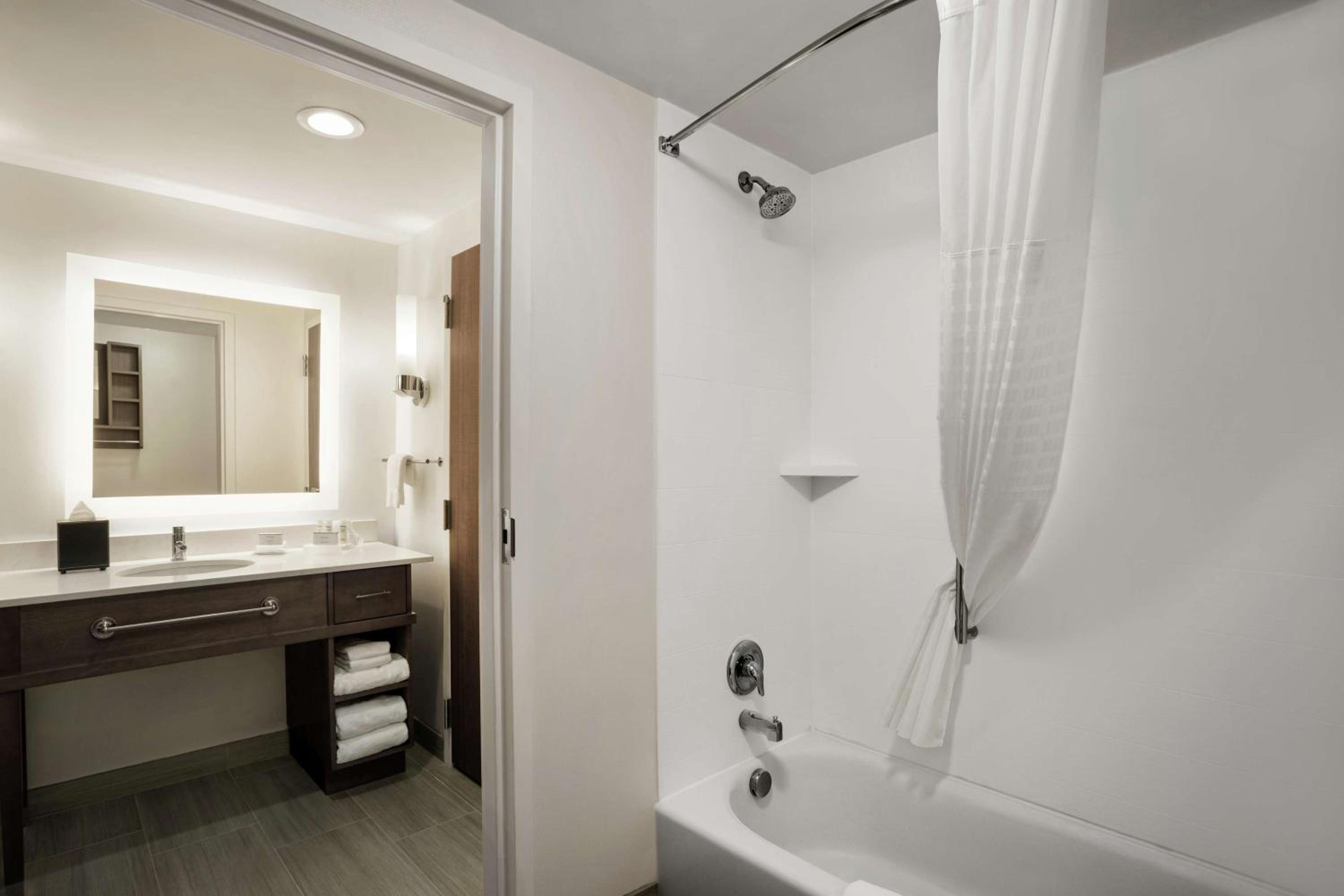 King Studio Suite - Non-Smoking - Photo 2