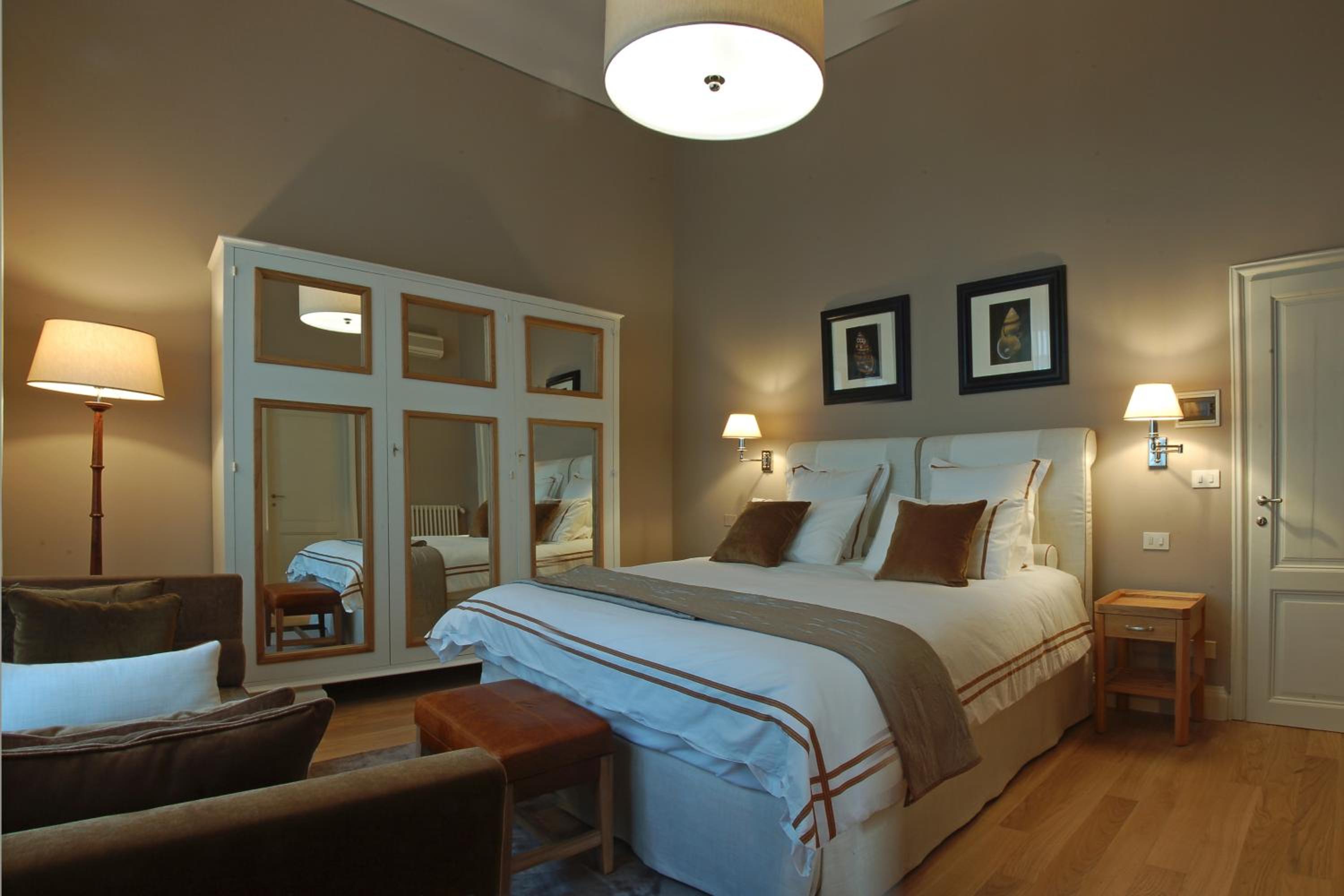 Deluxe King Room photo 2