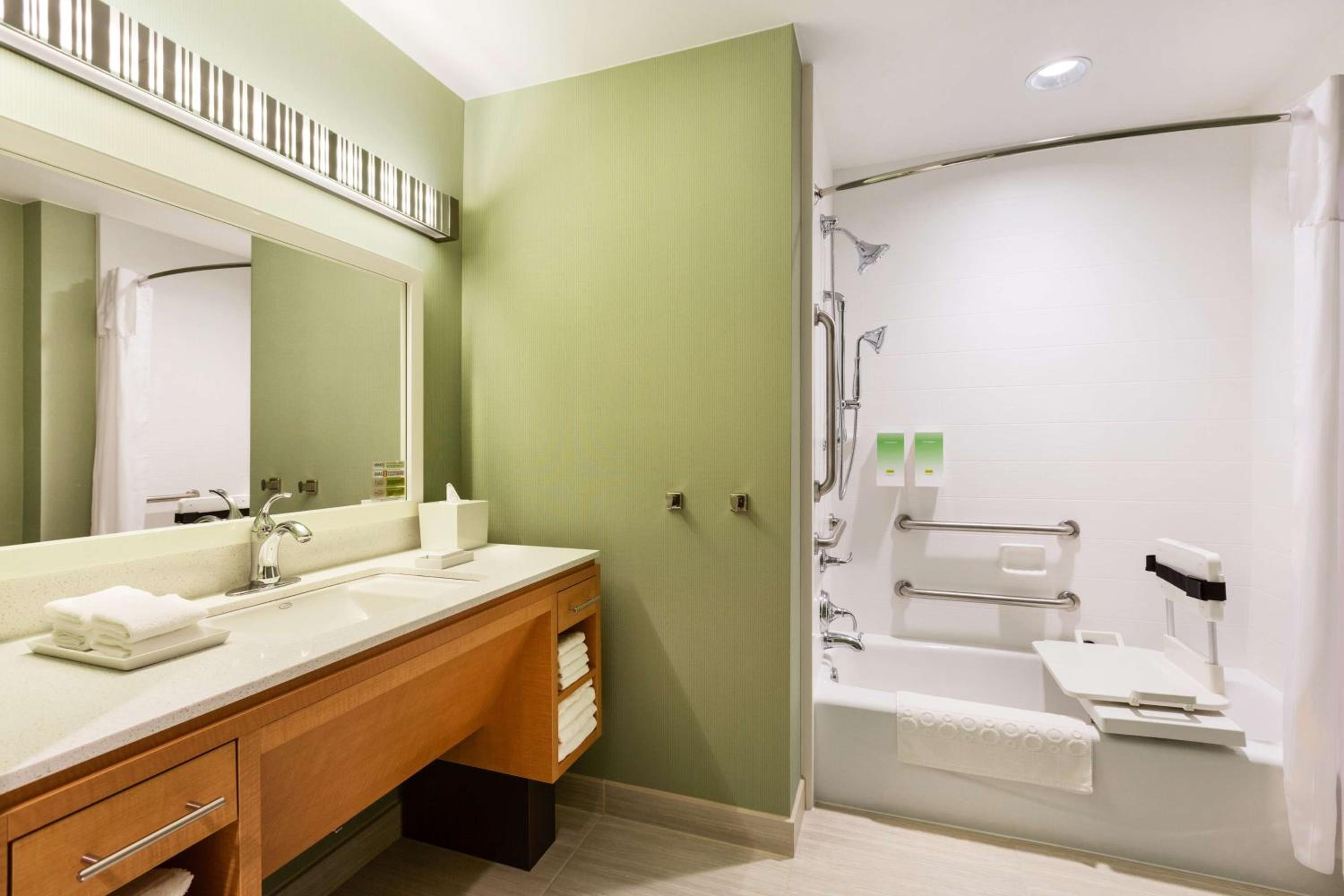 King Studio Suite - Mobility Access/Non-Smoking
