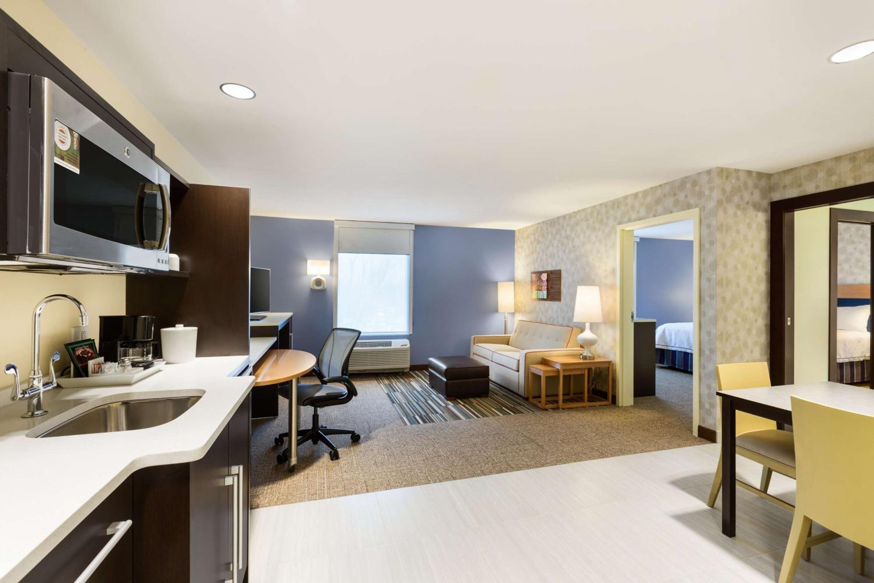 One-Bedroom King Suite - Non-Smoking