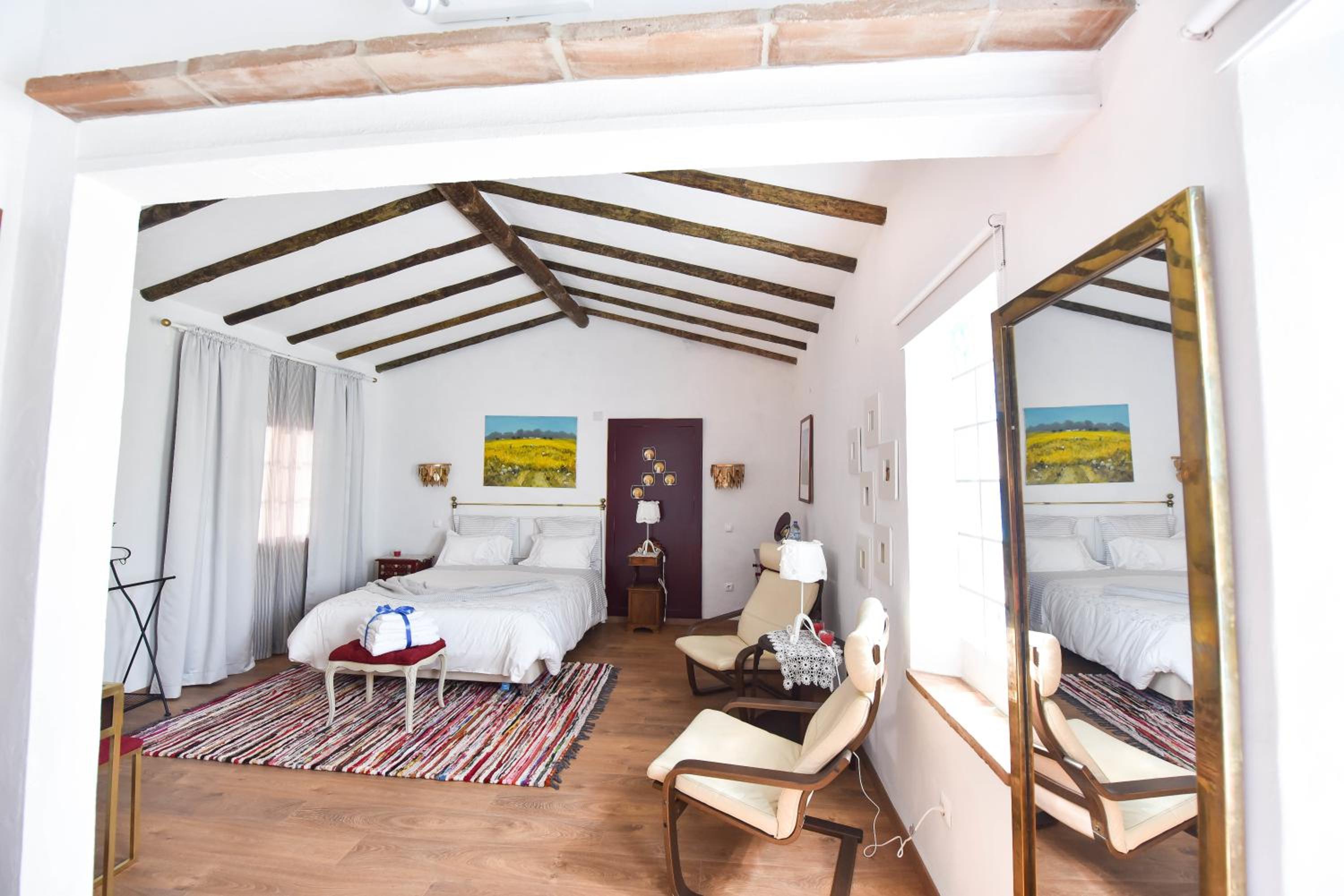 Deluxe Double Room (2 Adults + 1 Child) photo 1