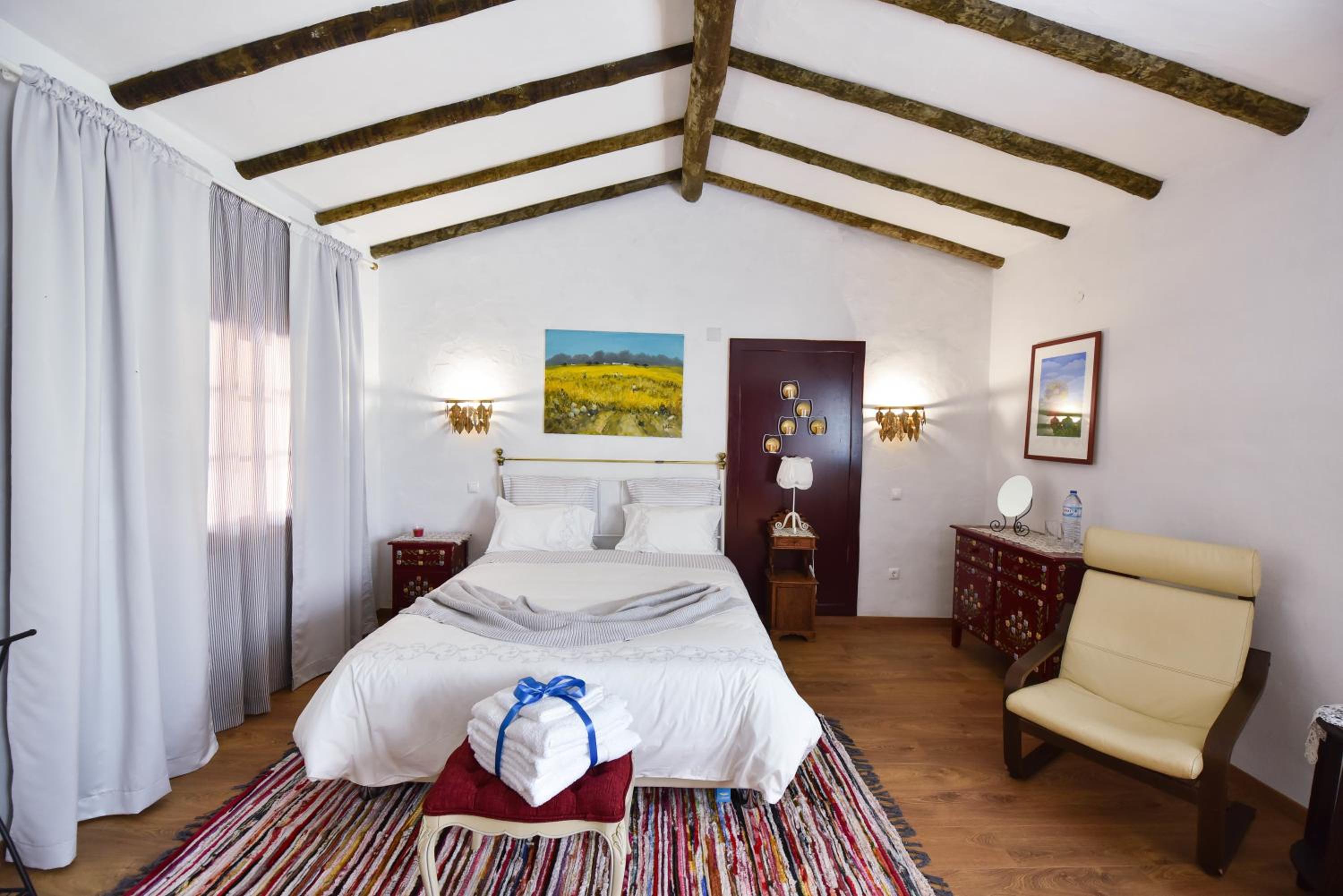 Deluxe Double Room (2 Adults + 1 Child) photo 2