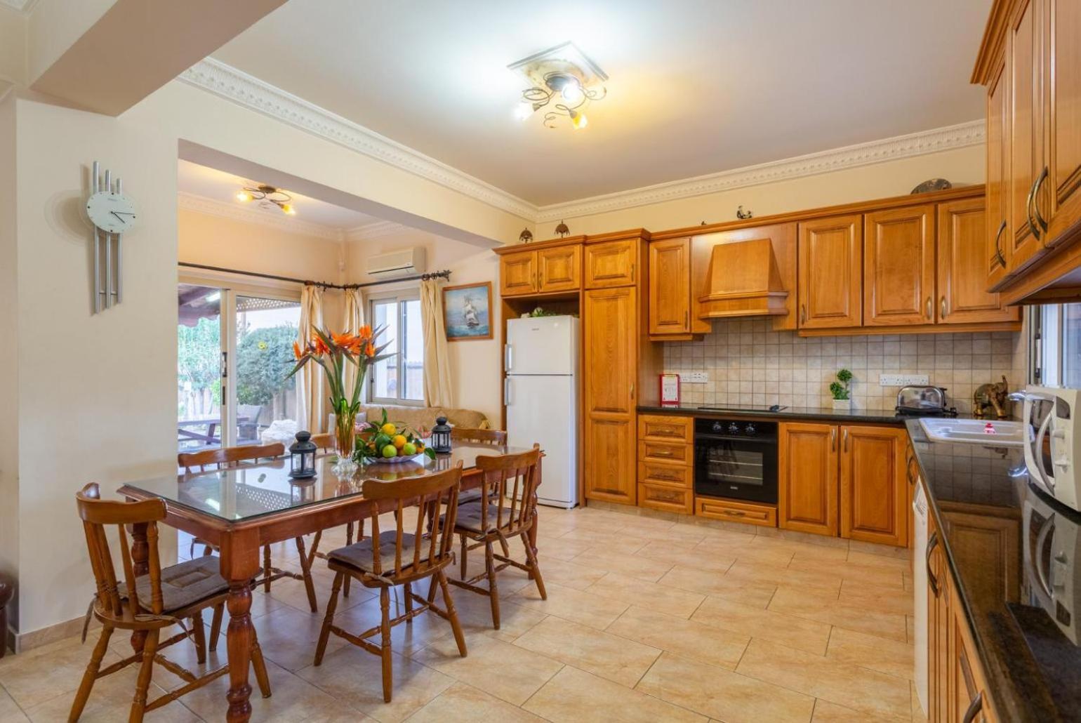 Villa photo 3