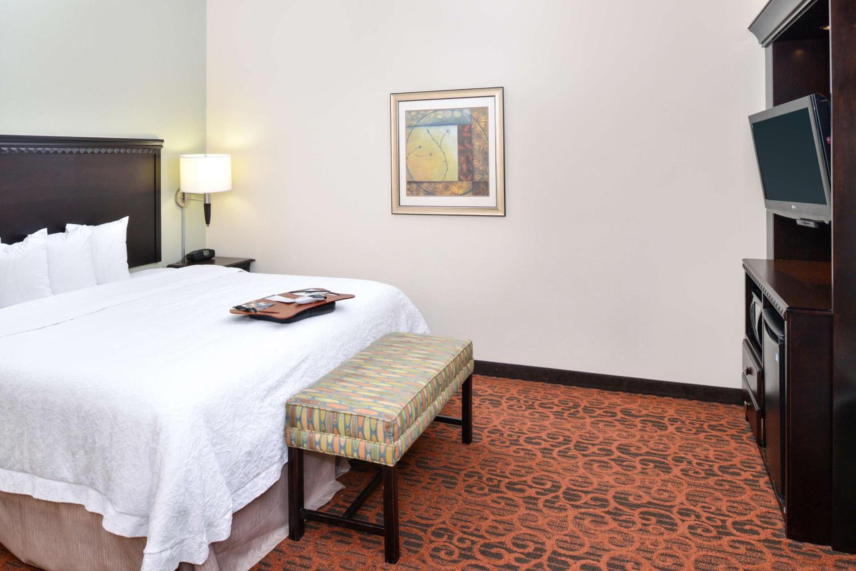 King Room with King Bed - Non-Smoking - Photo 1