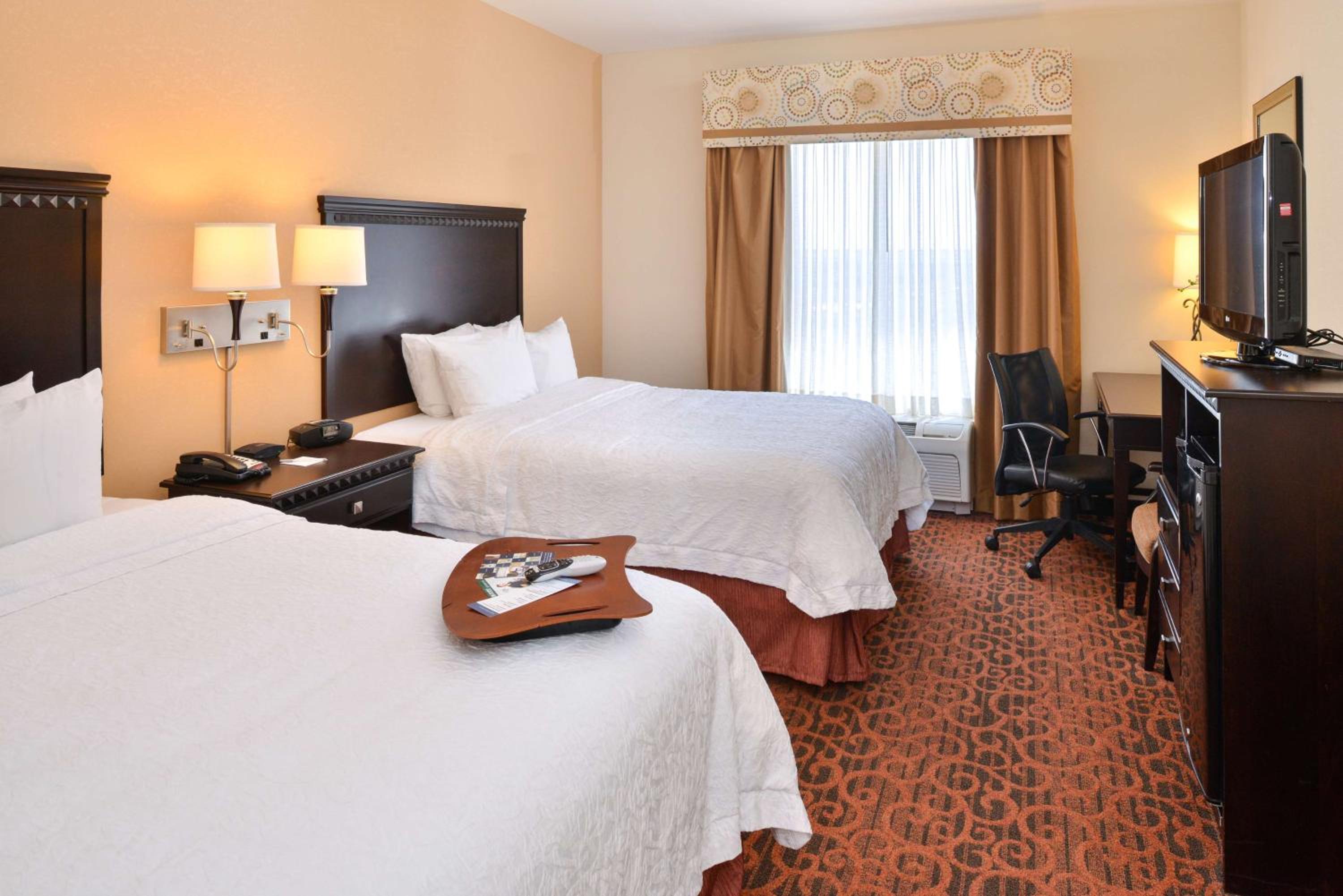 Room with Two Queen Beds - Non-Smoking - Photo 1