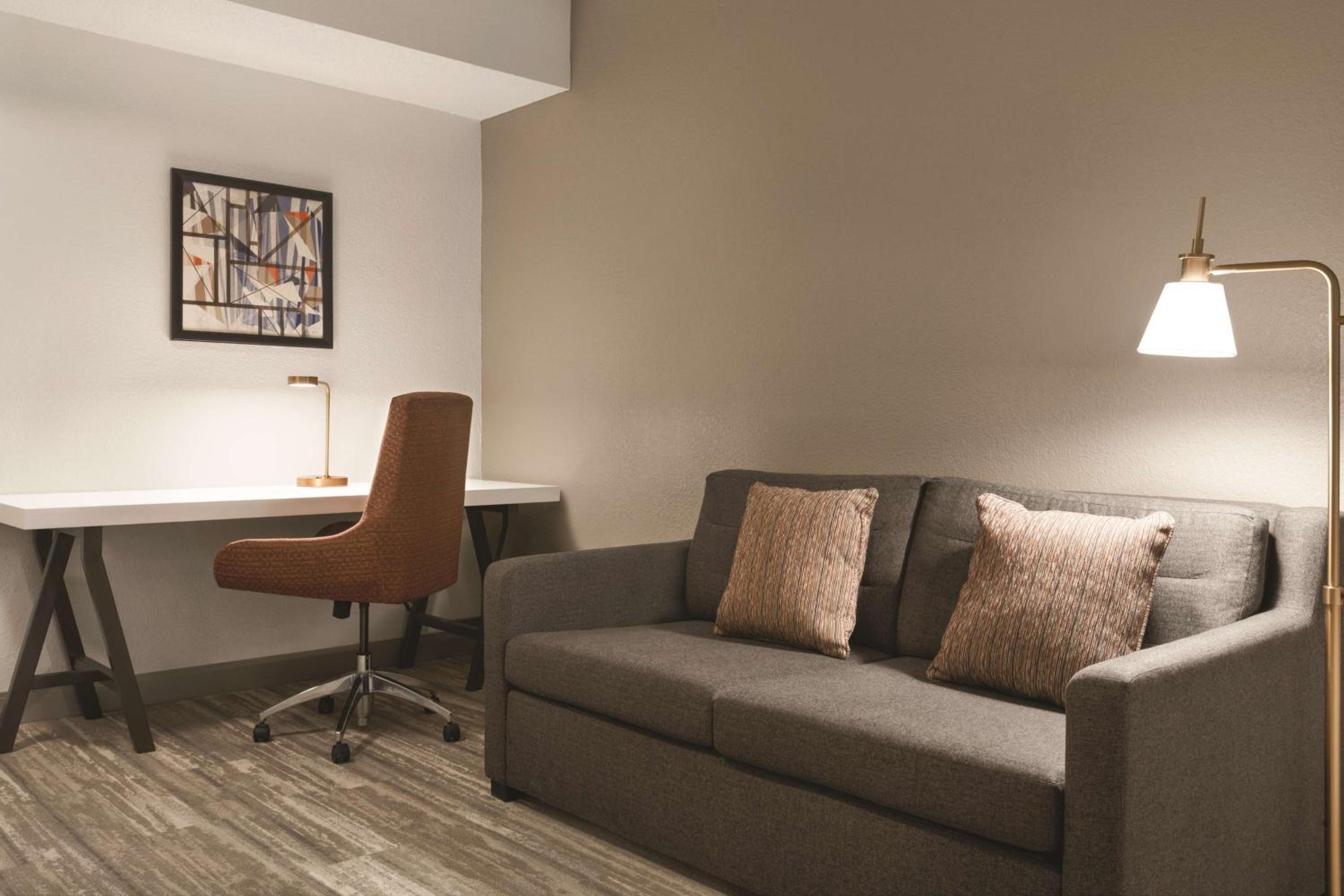 Junior King Suite - Non-Smoking - Photo 1