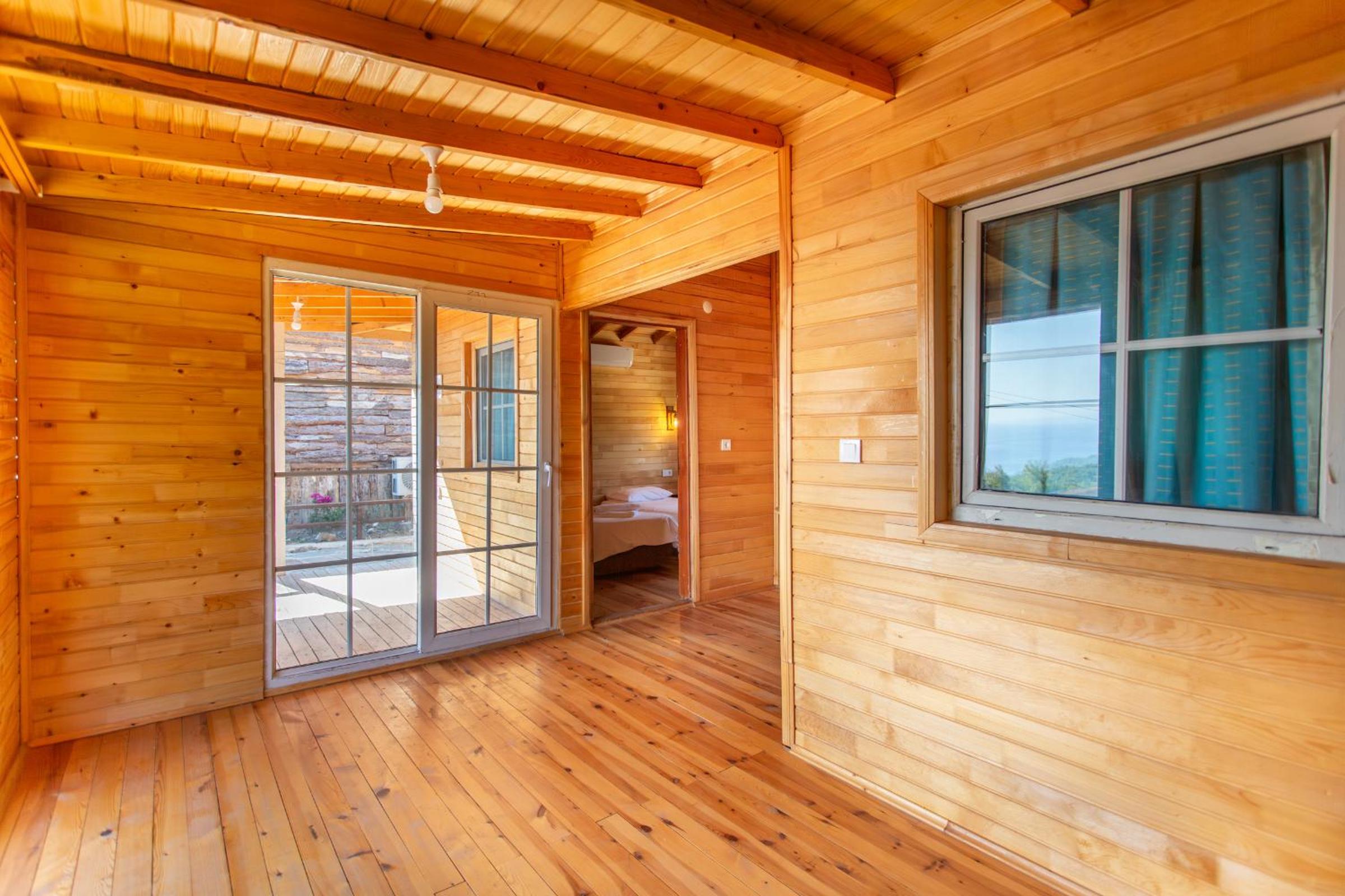 Superior Bungalow photo 1