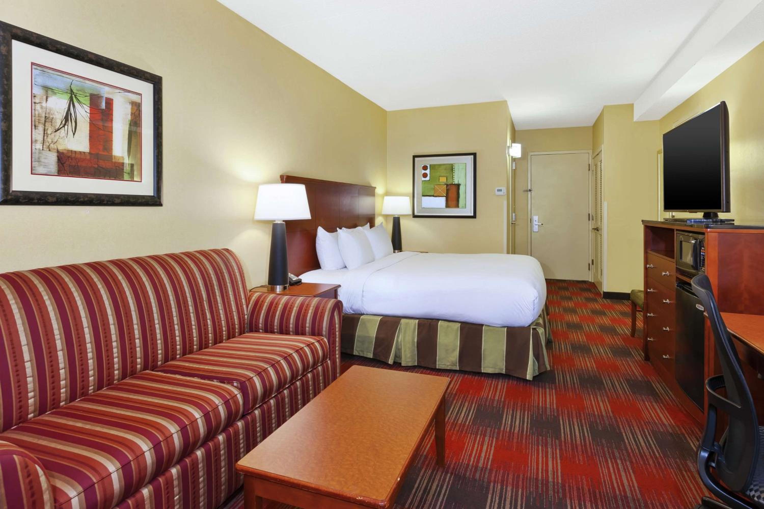 King Room - Hearing Access - Photo 3