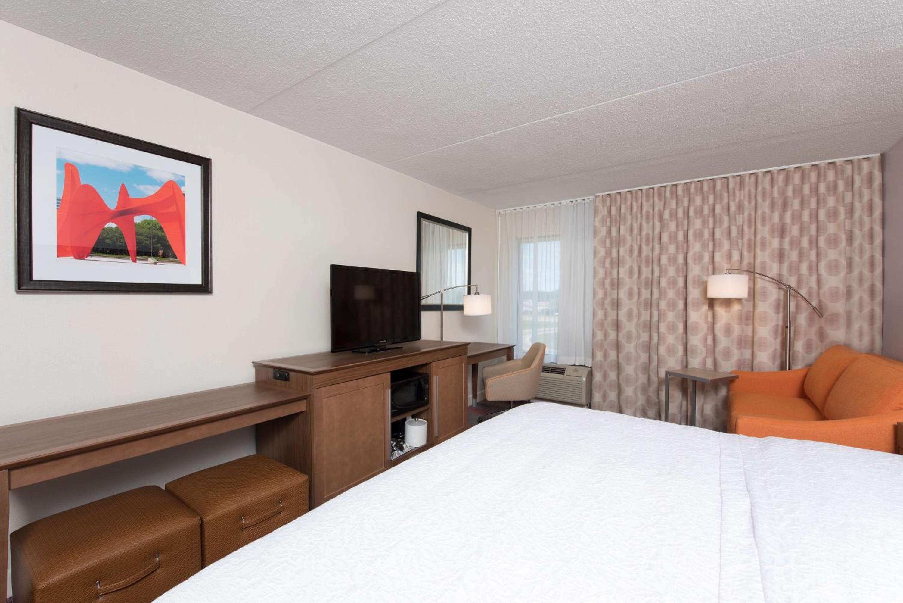 King Room with Sofa Bed and Study - Non-Smoking - Photo 5