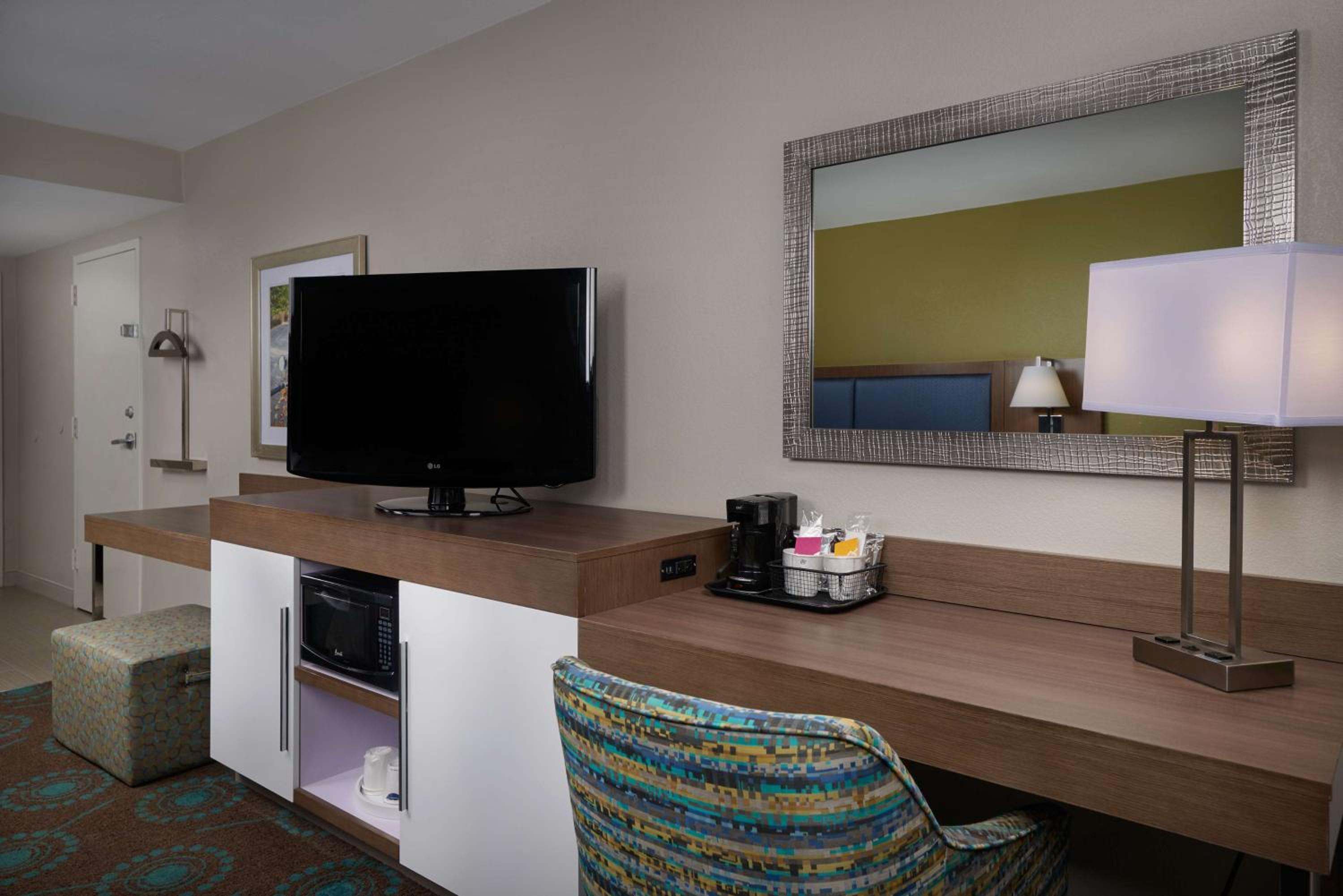 King Room with Accessible Tub - Mobility and Hearing Access/Non-Smoking