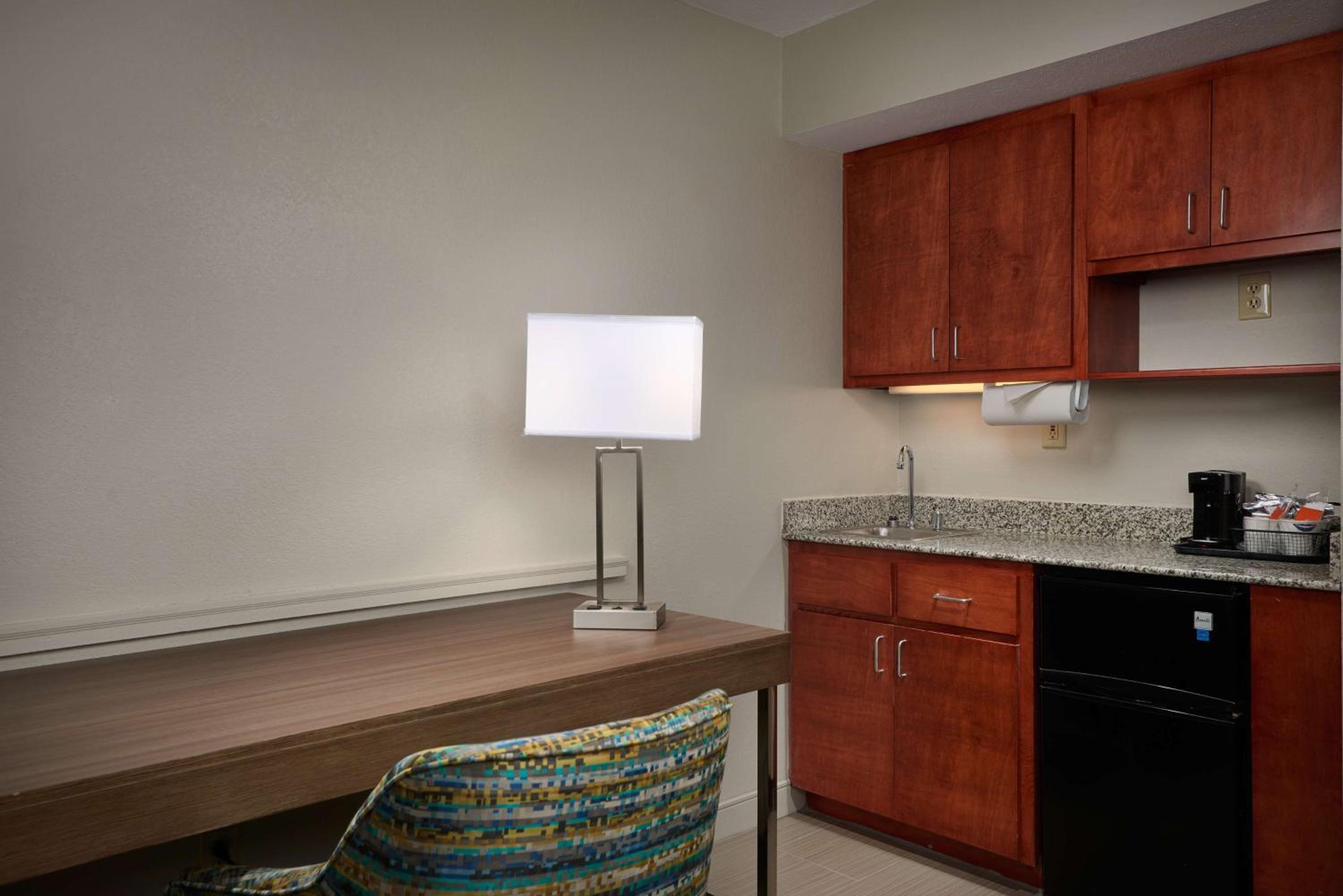 King Suite with Kitchen - Non-Smoking photo 3