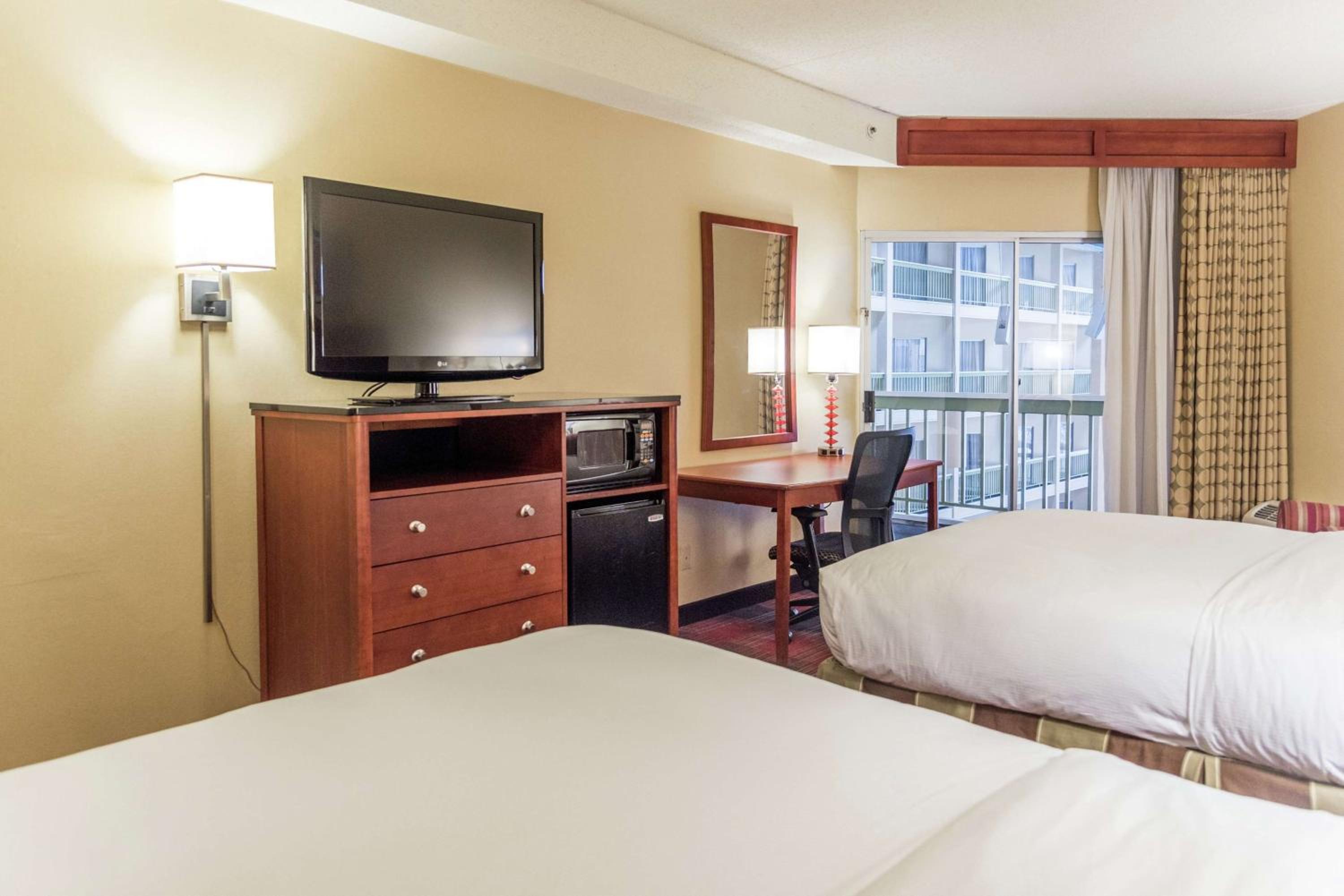 Queen Room with Two Queen Beds - Indoor Balcony - Photo 1