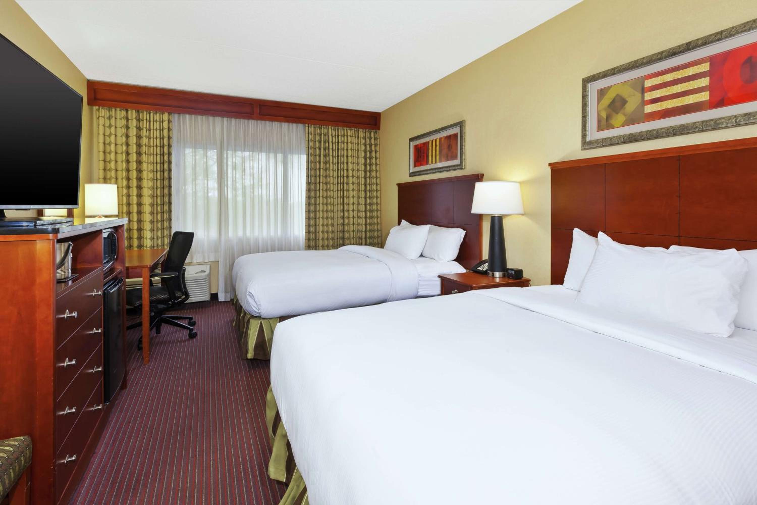 Queen Room with Two Queen Beds - Hearing Access - Photo 3