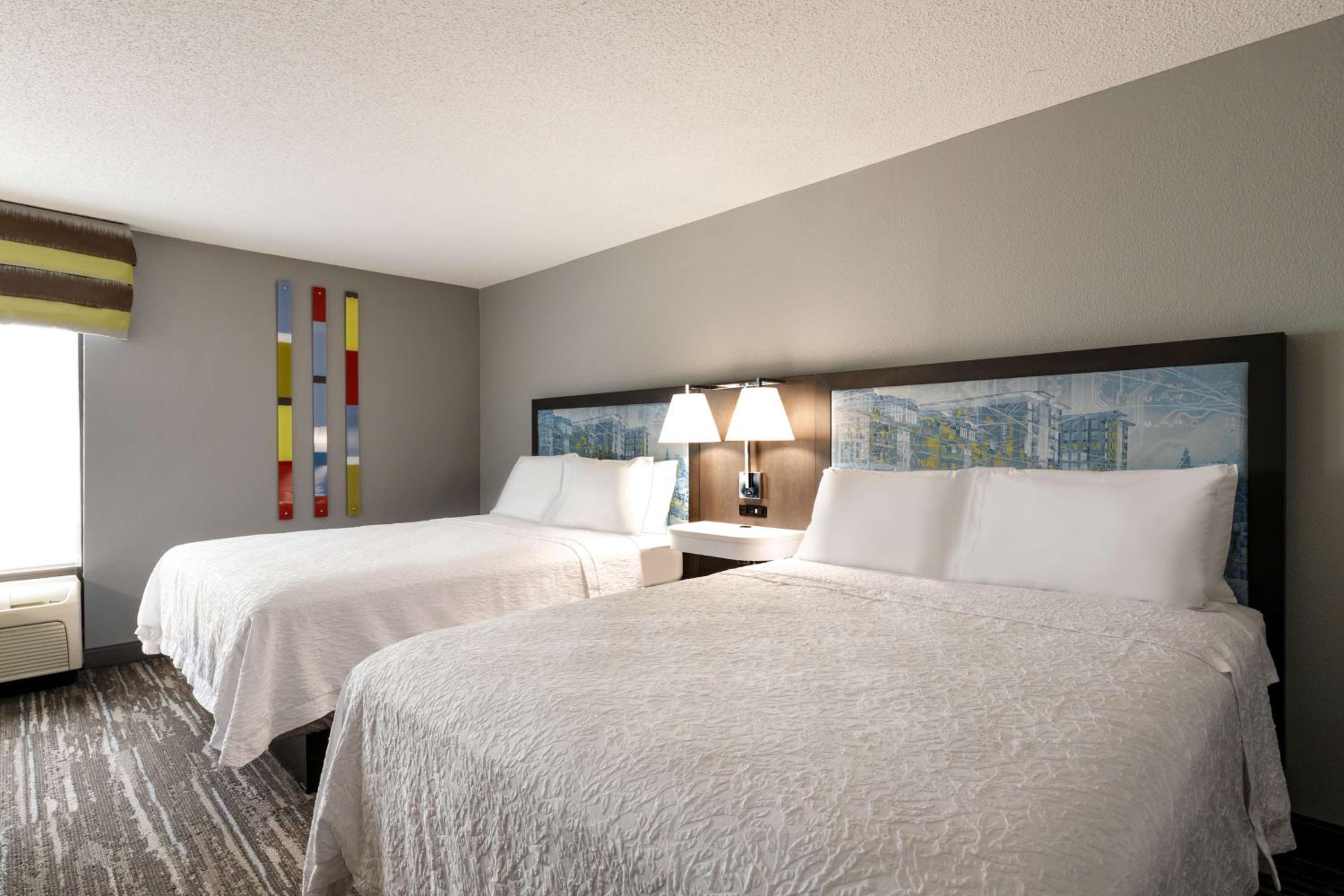 Room with Two Queen Beds - Non-Smoking - Photo 1